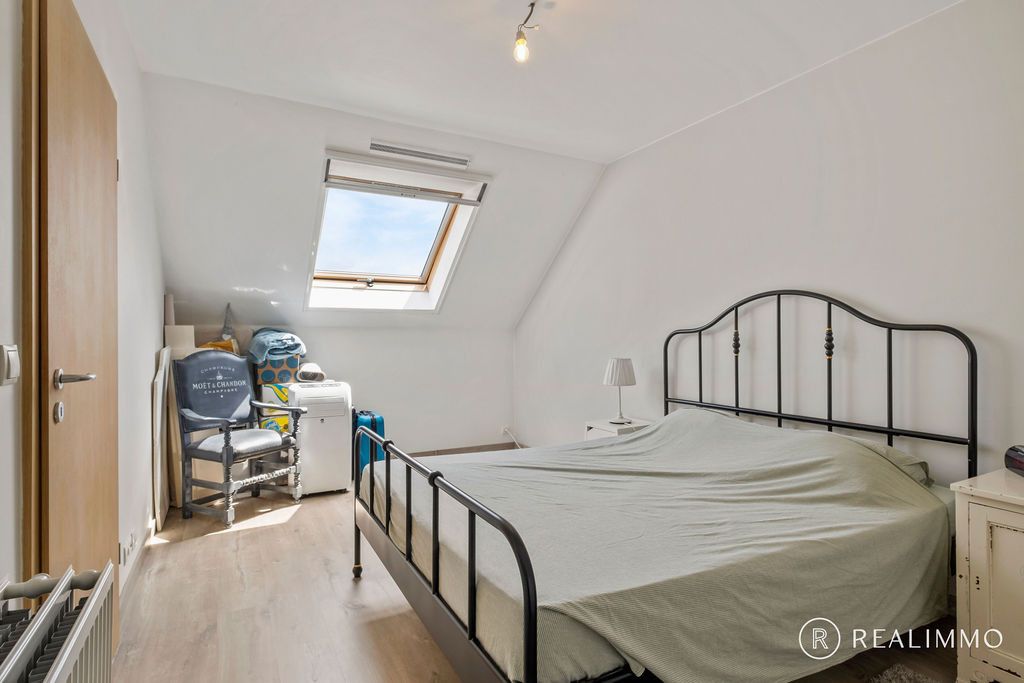 Recente halfopen woning in rustige straat! foto 11