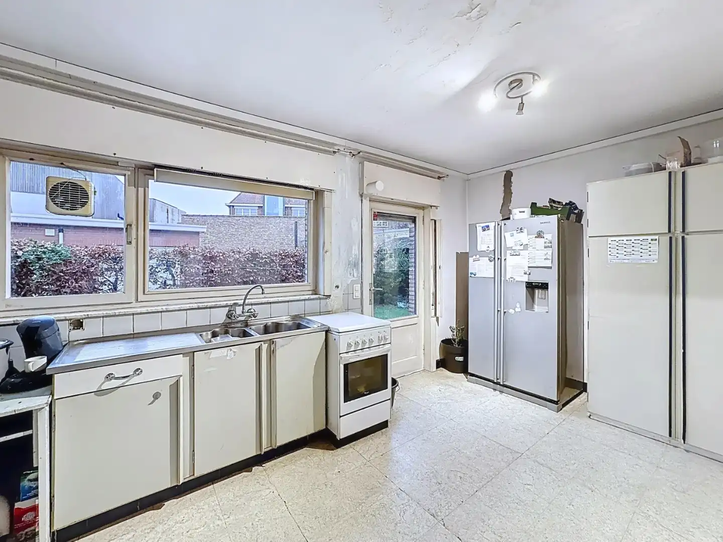 Statige villa met 4 slaapkamers en bureau foto 12