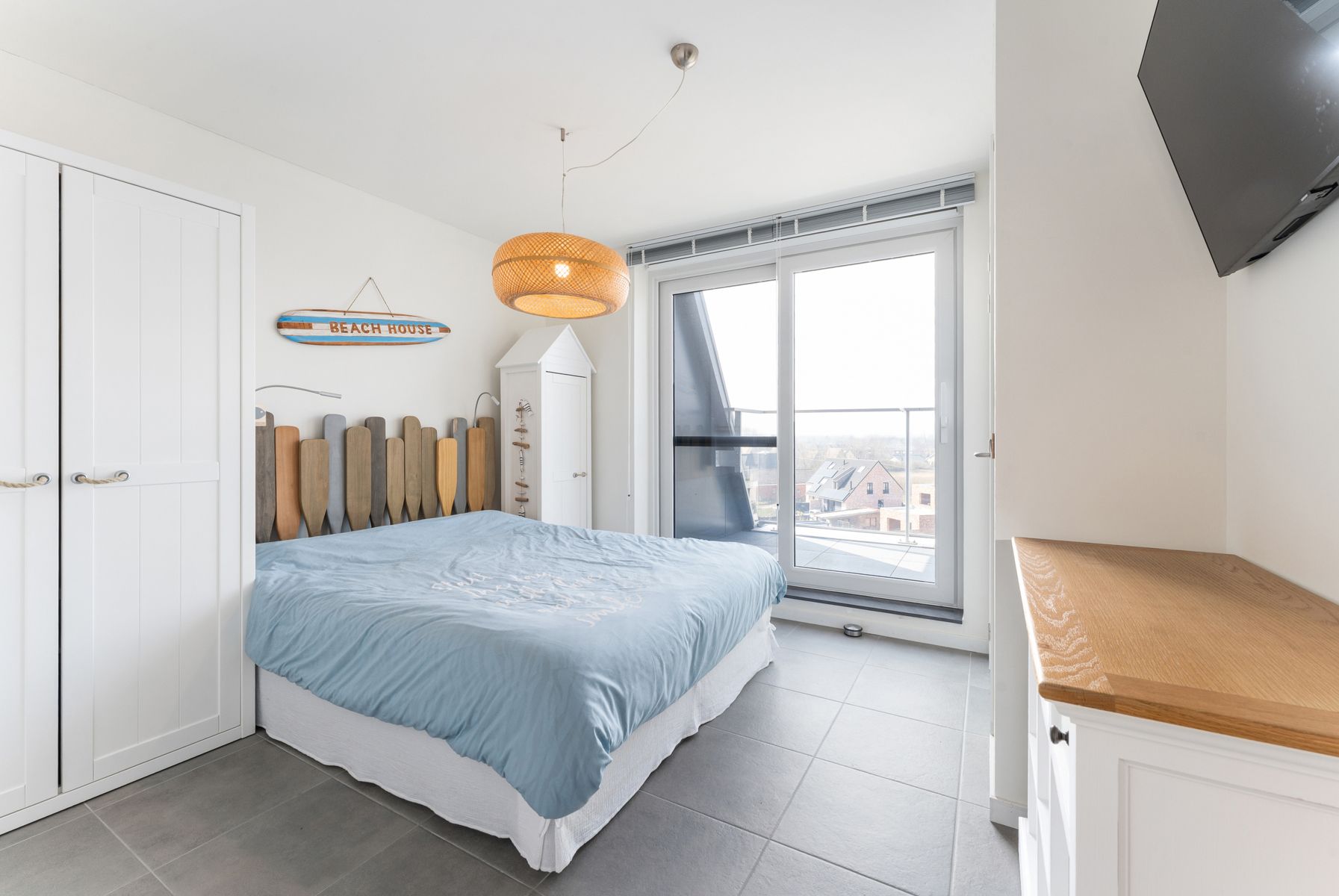 Recent appartement met autostaanplaats en berging foto 18