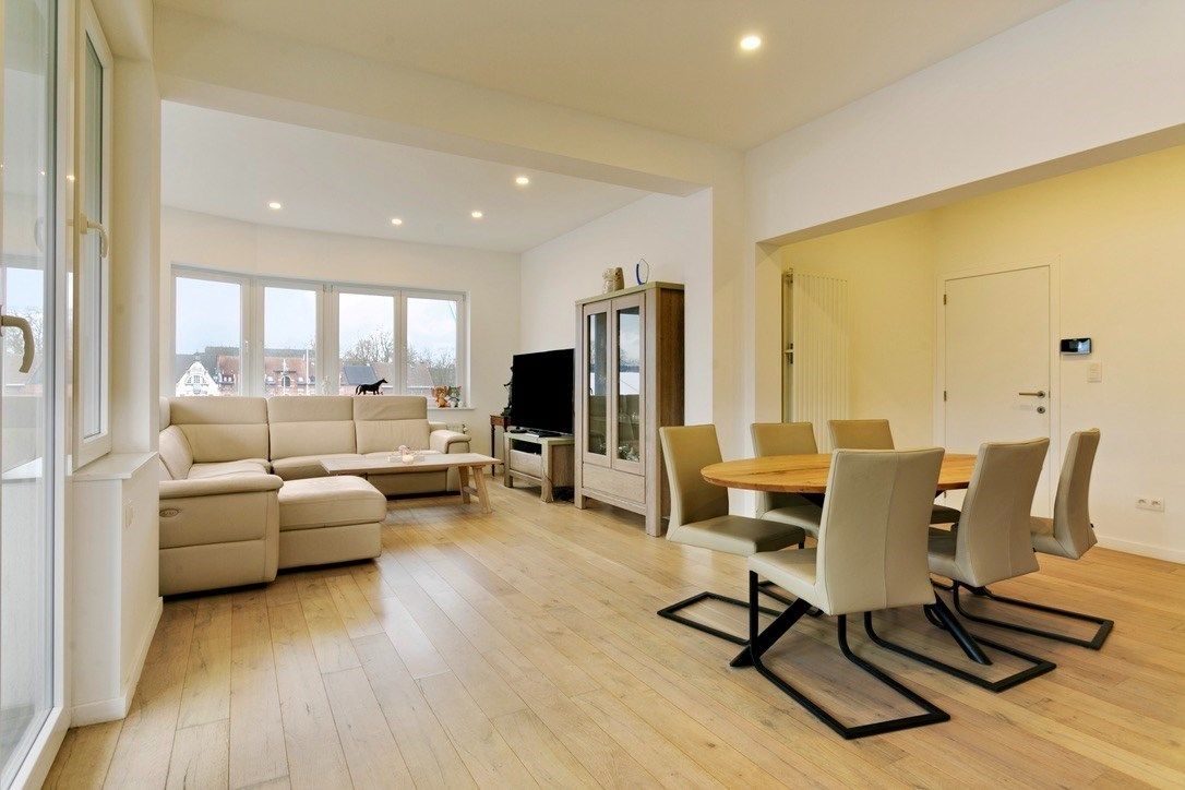 Gerenoveerd penthouse app. 3 slpk. met terras en kelder foto 5