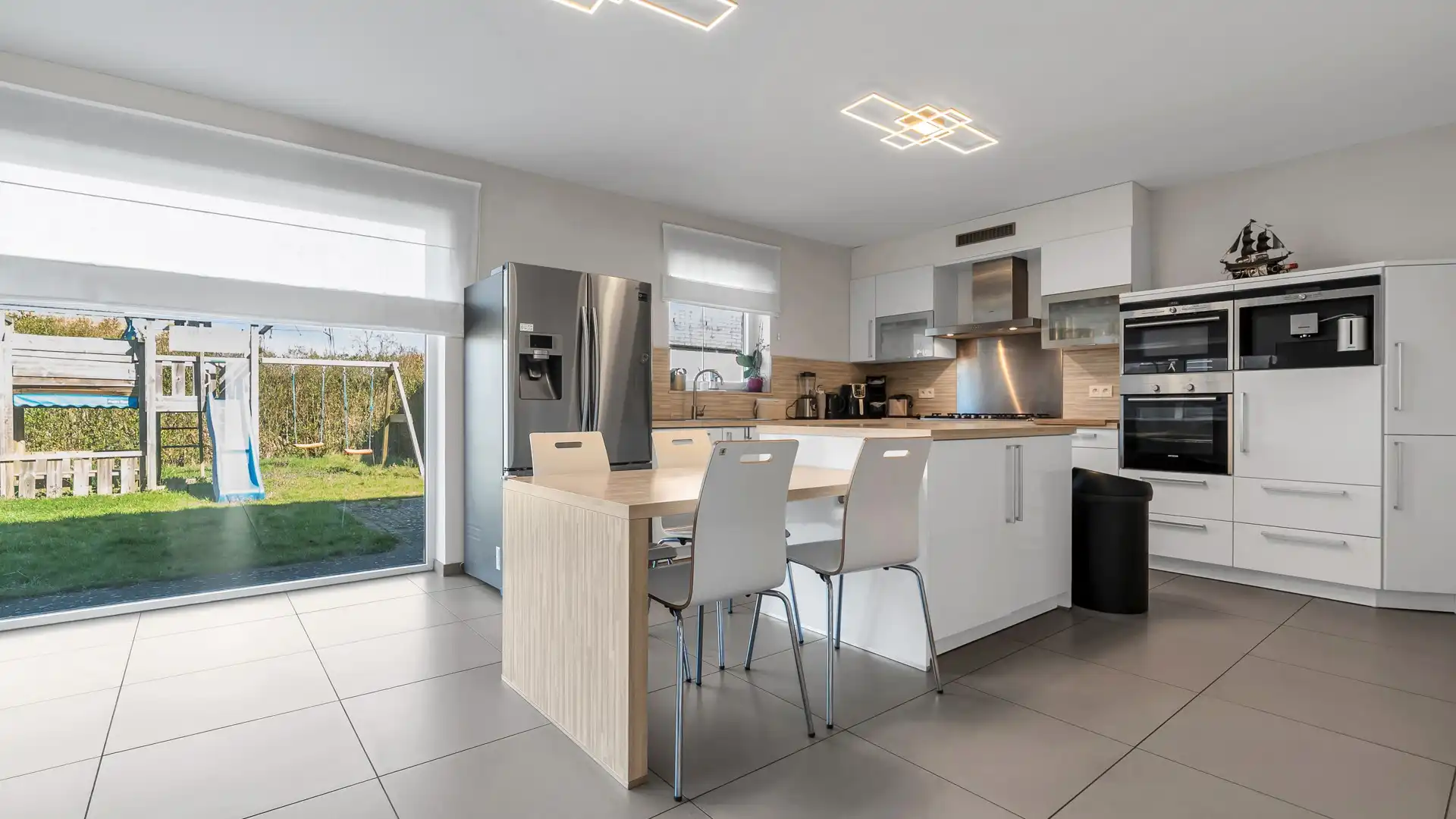 Trendy gezinswoning met open leefruimte, 4 slaapkamers en vrijstaande garage foto 9