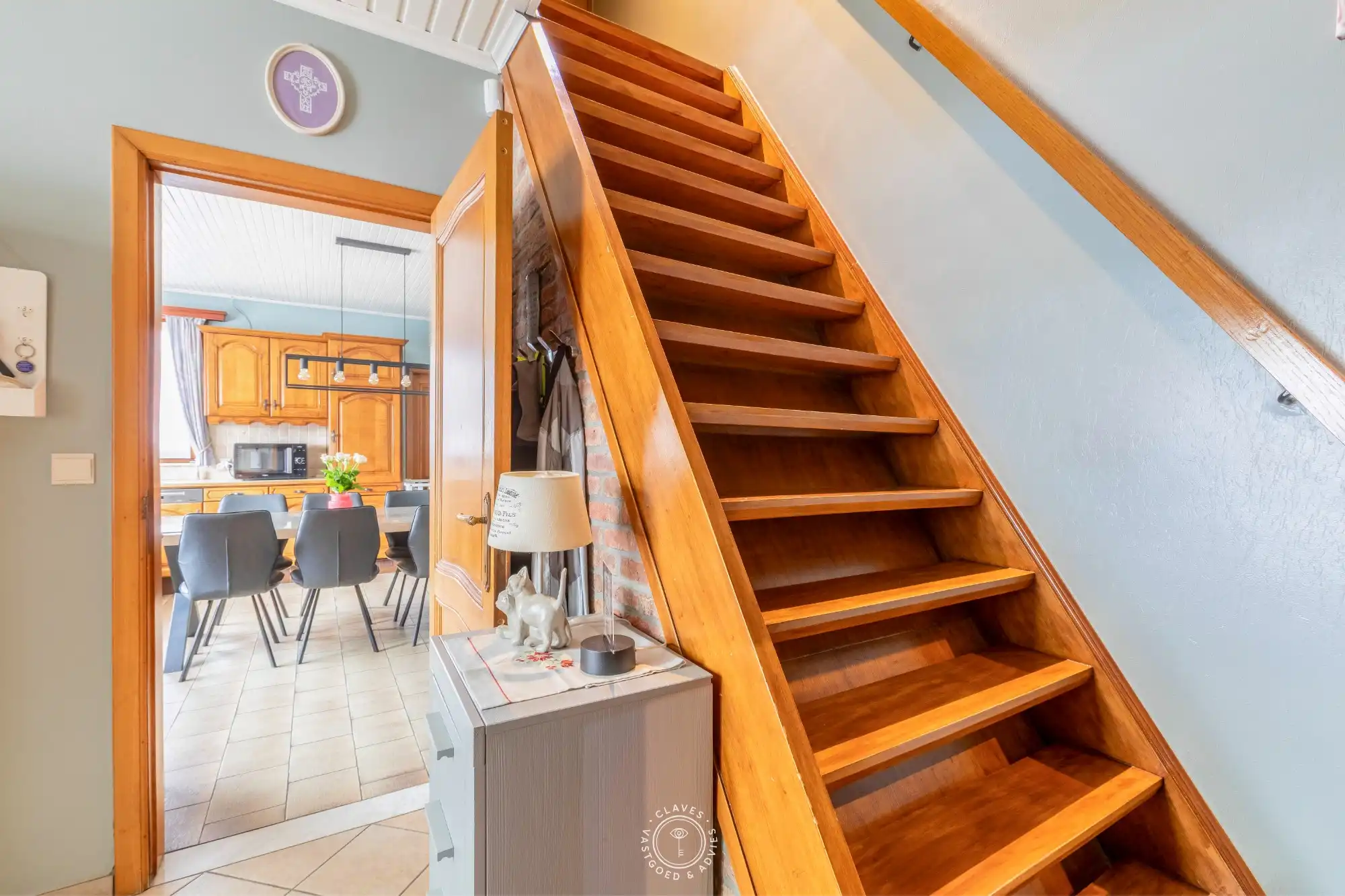 Charmante en ruime woning met 4 slaapkamers en 3 garages foto 16