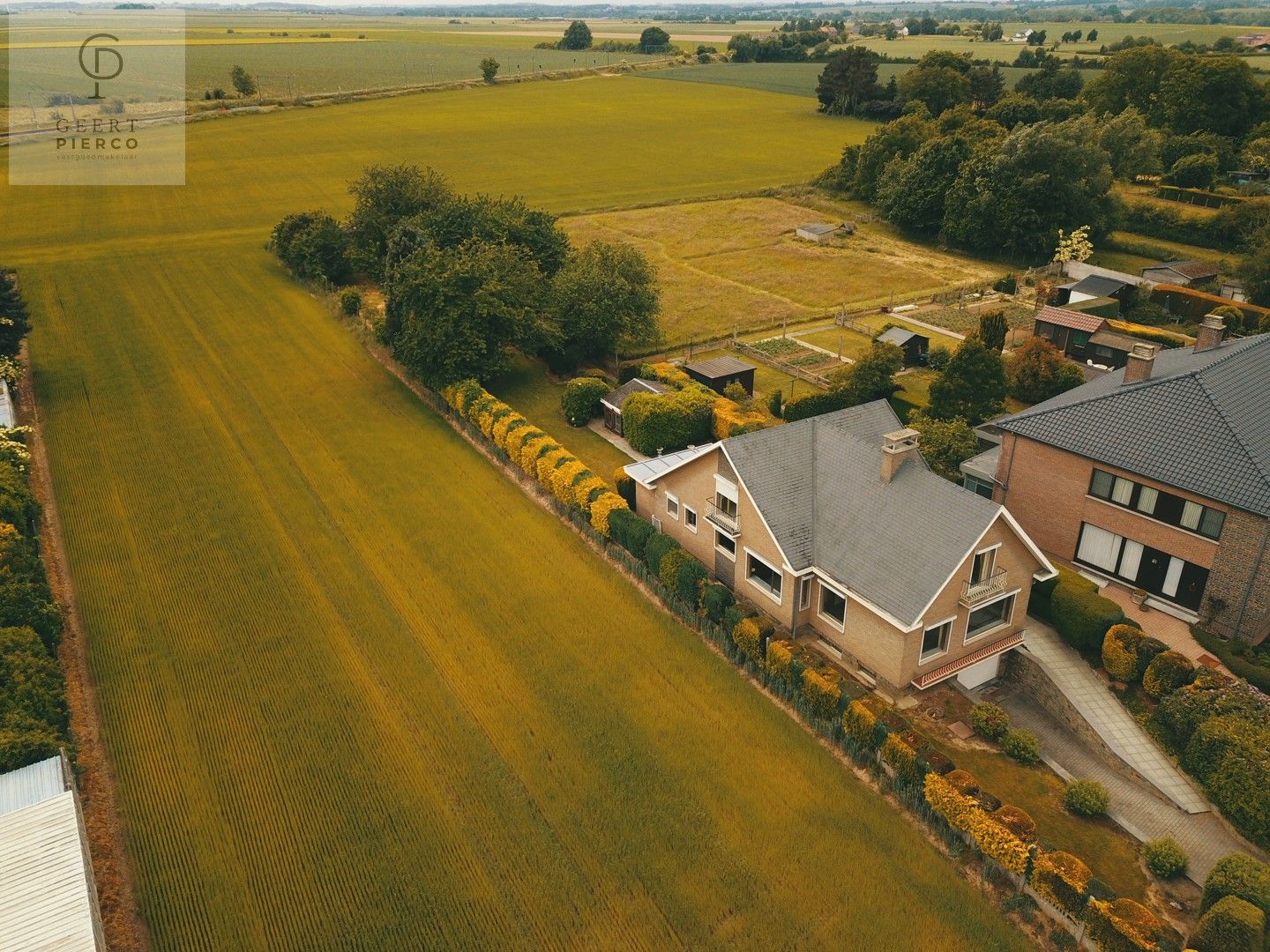 Hoofdfoto van de publicatie: Landelijke villa