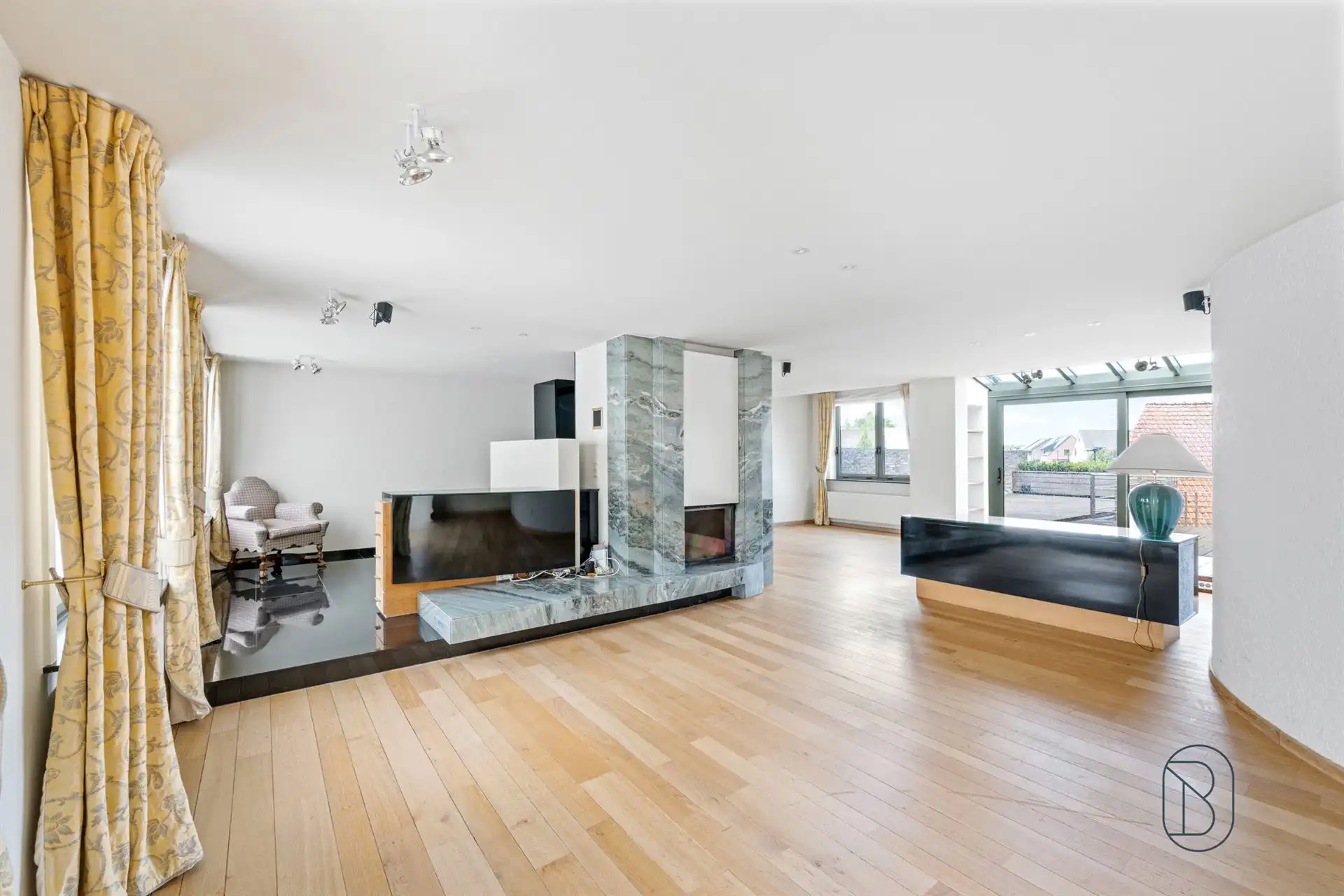 Unieke combinatie van wonen en werken in Sint-Eloois-Vijve! foto 11