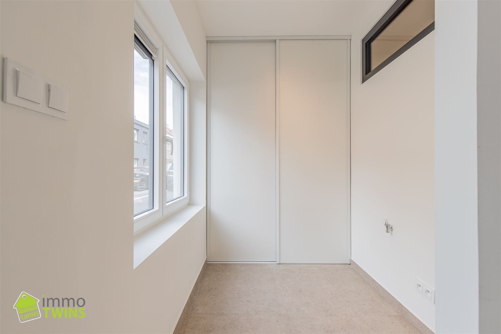 Totaal gerenoveerde, instapklare woning in hartje Beveren foto 21
