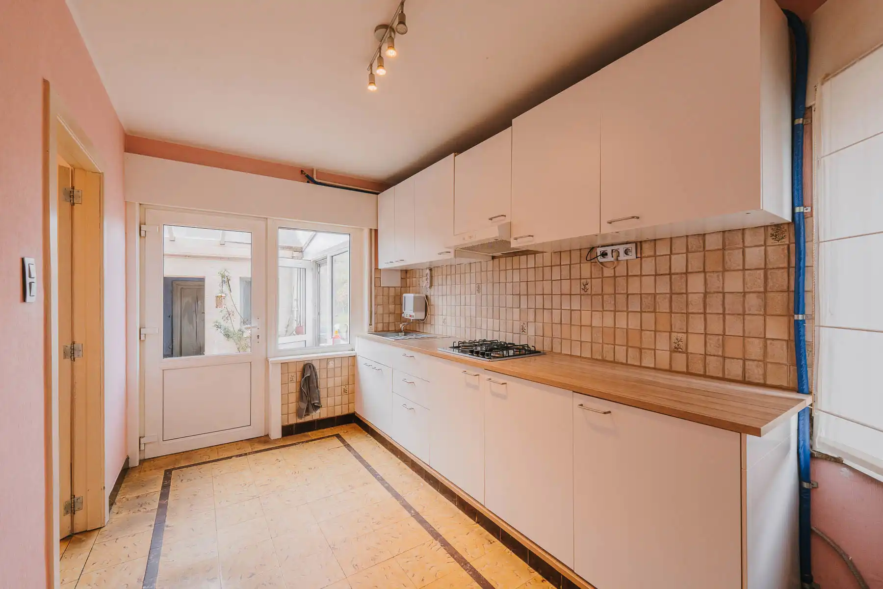 Karaktervolle woning met onderhoudsvriendelijke tuin foto 7