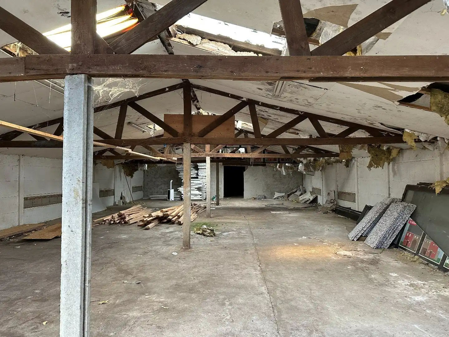 Te renoveren vrijstaande woning met 400m² Magazijn op 7a85ca perceel foto 16