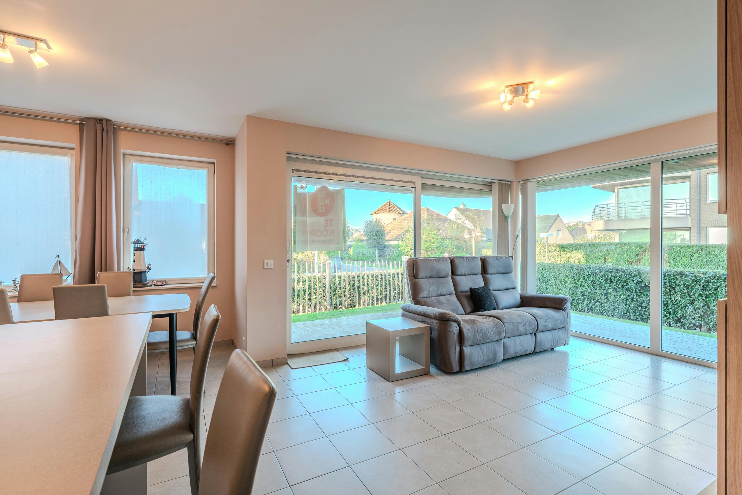 Ruim twee slaapkamer appartement met zongerichte tuin! foto 5