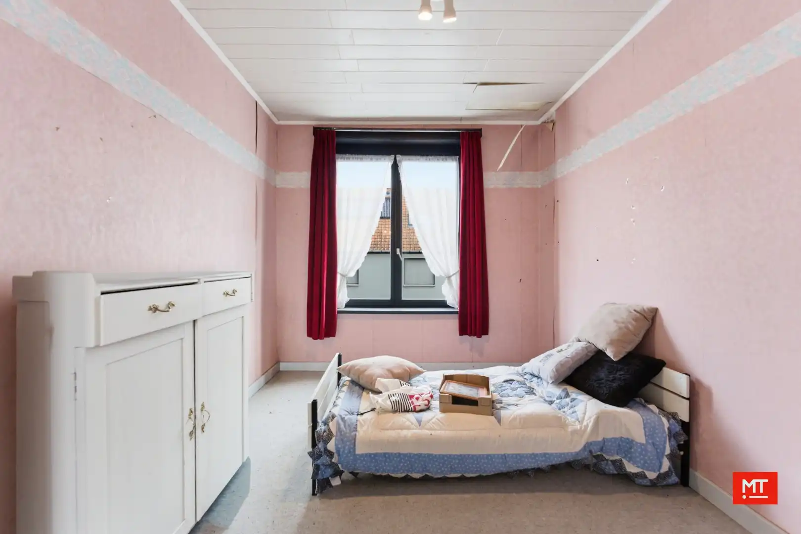 Te renoveren woning met 3 slaapkamers, Zuidgerichte tuin en garage in het centrum van Zonnebeke foto 10