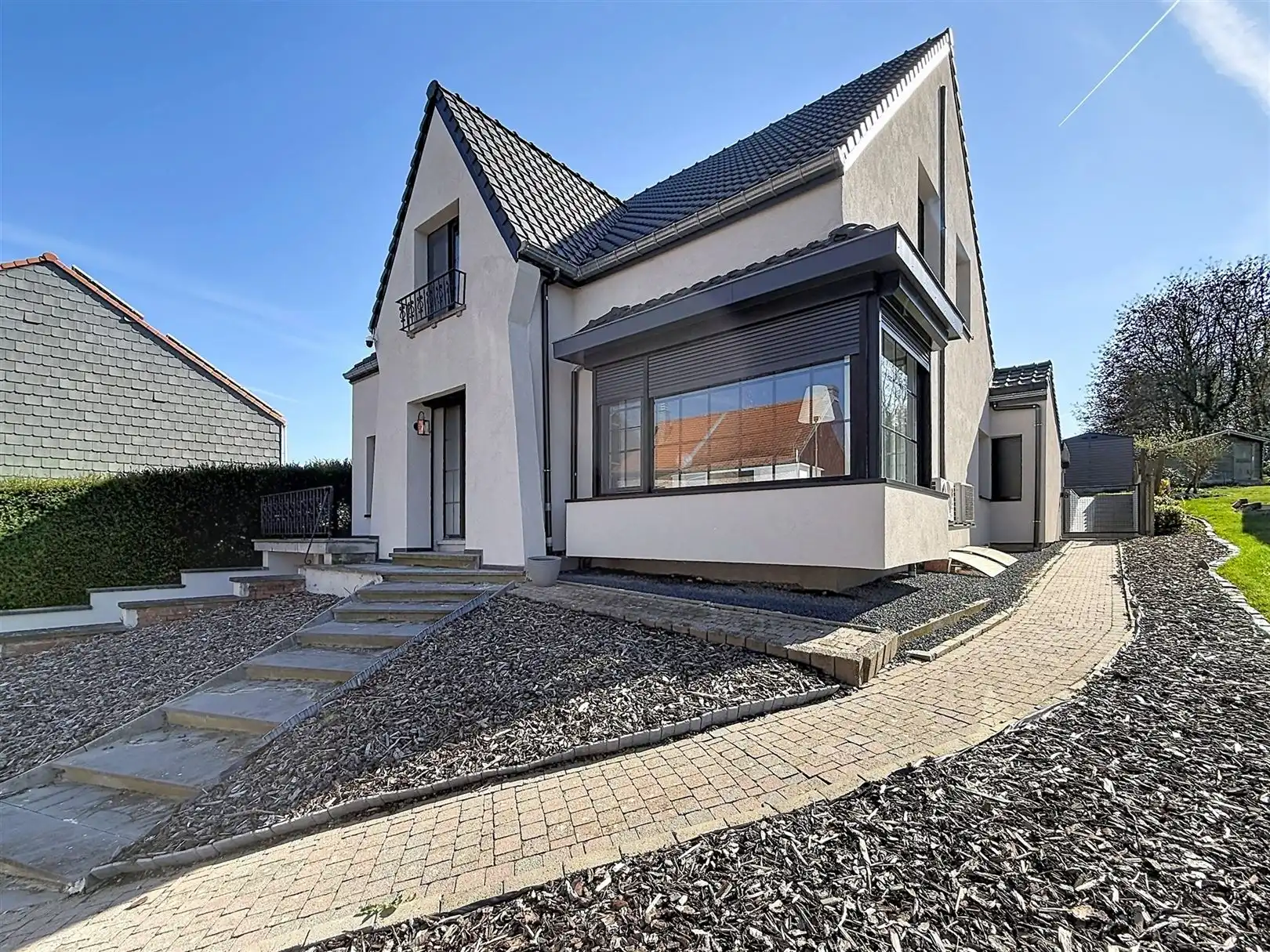 Ruime gerenoveerde woning, 5 slpks, 2 bdks, tuin, 11a 11ca  foto 3