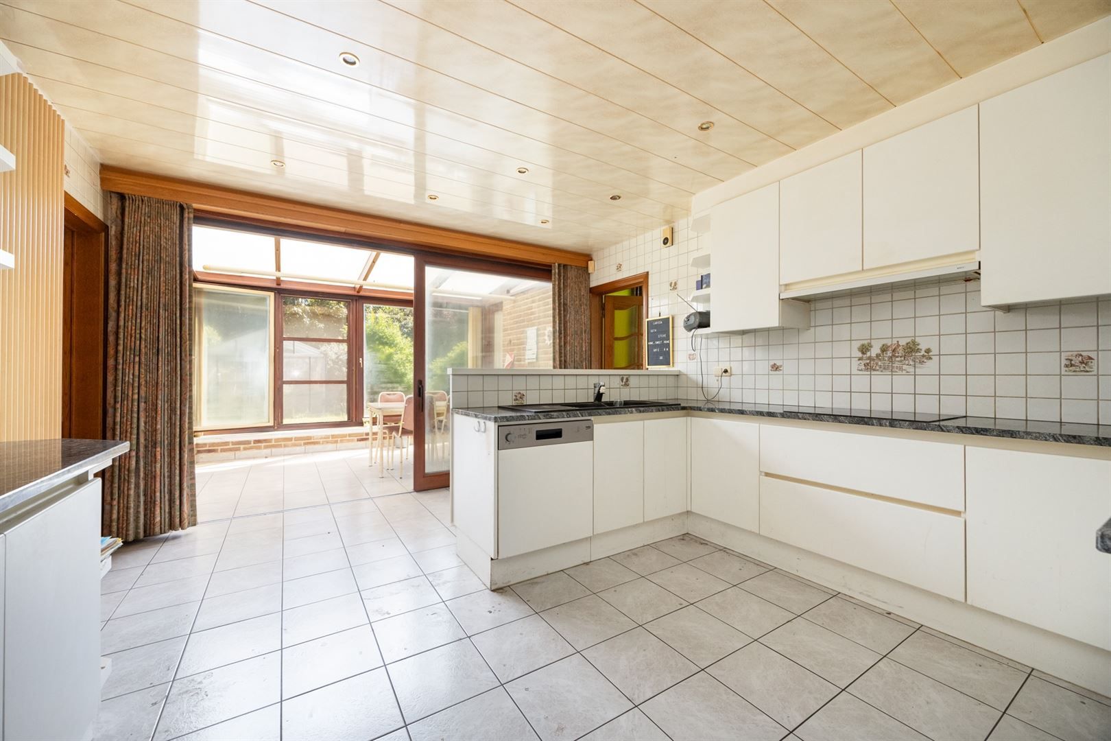 Ruime, lichte villa met bijgebouw op toplocatie.  foto 8