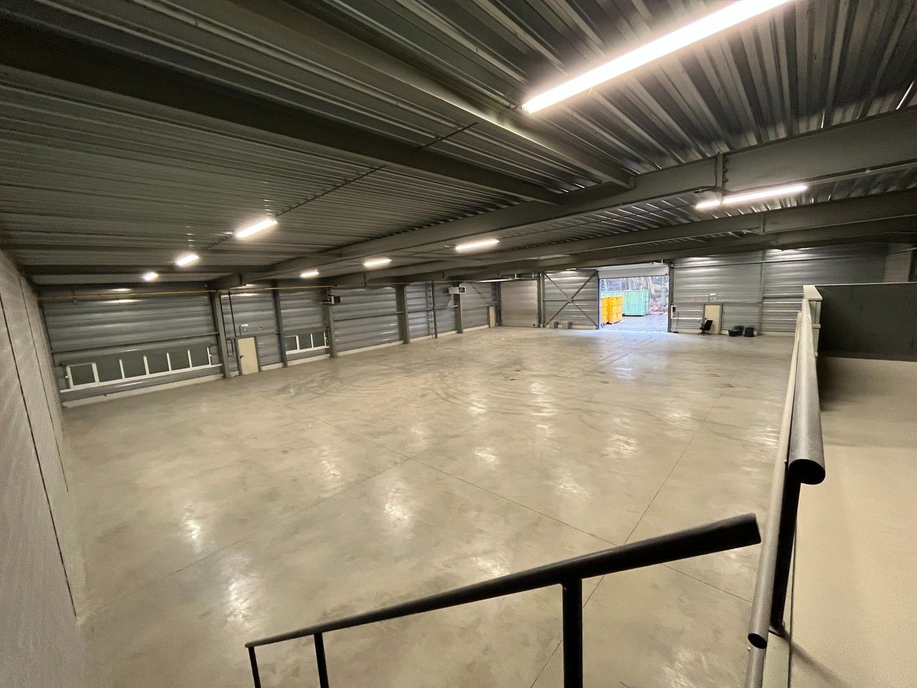 750m² opslagruimte met kantoor foto 10