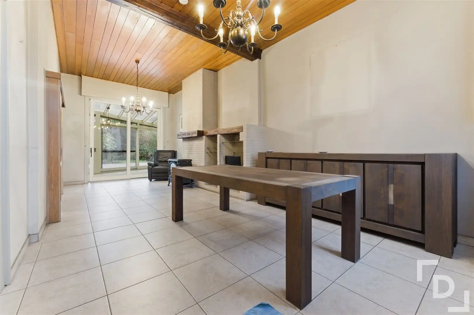 Te renoveren woning met inpandige garage in centrum Watou foto 8