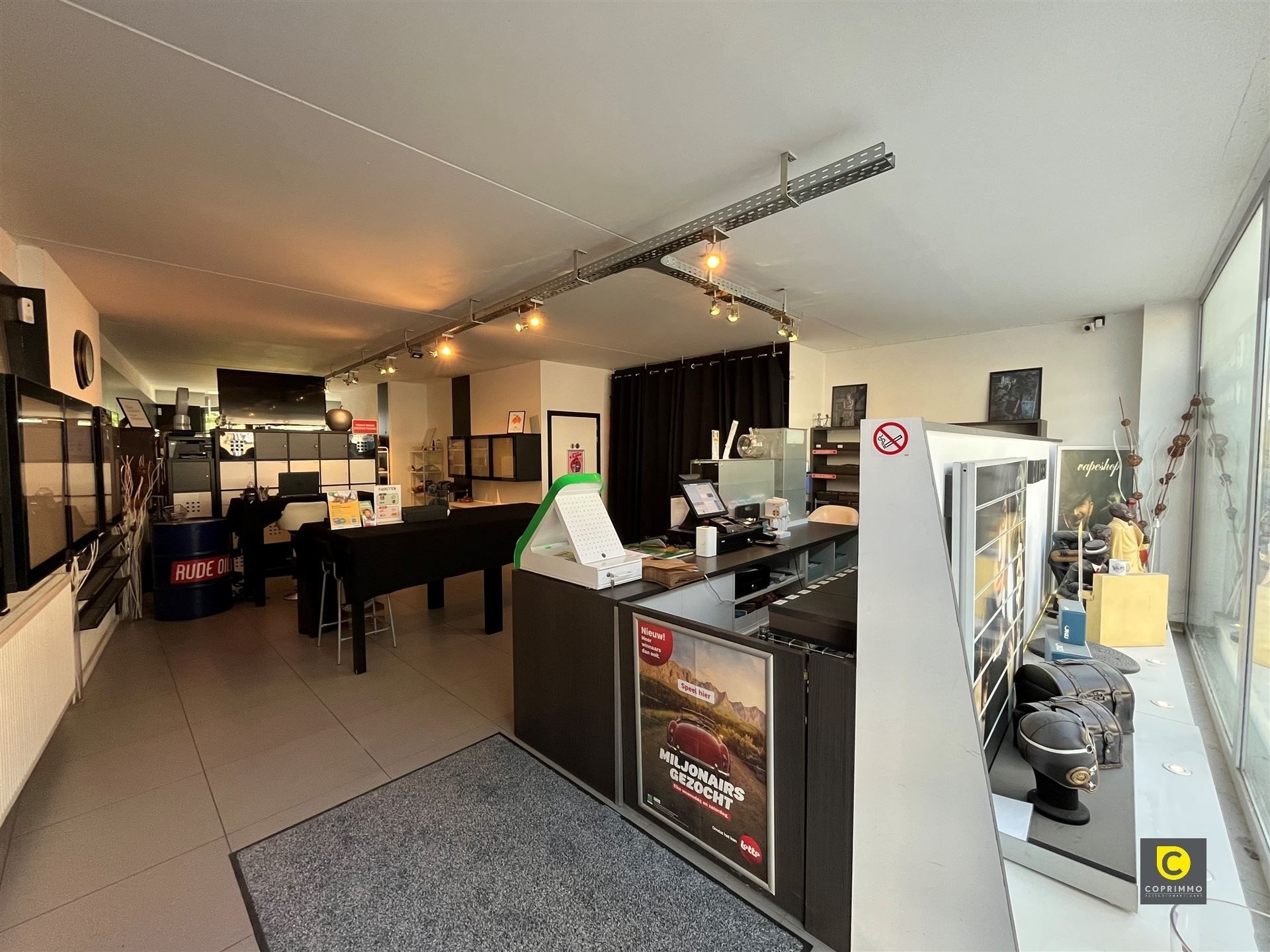 Handelsruimte met twee P foto 2