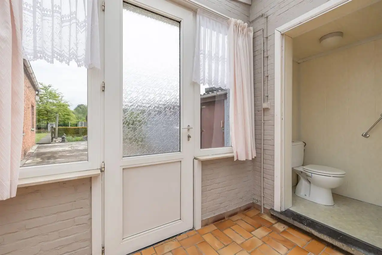 Woning met 3 slaapkamers, veranda en ruime tuin foto 42
