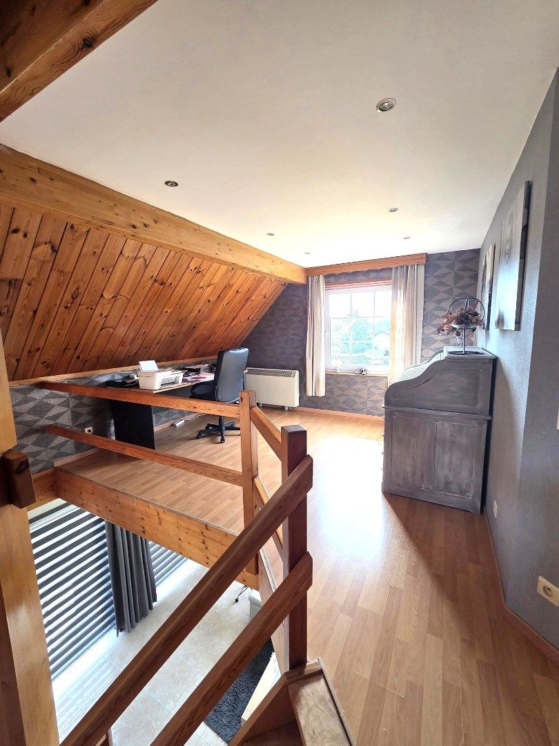 Instapklare villa met 5 slaapkamers, mooi terras en tuin in rustige buurt te Zemst foto 11