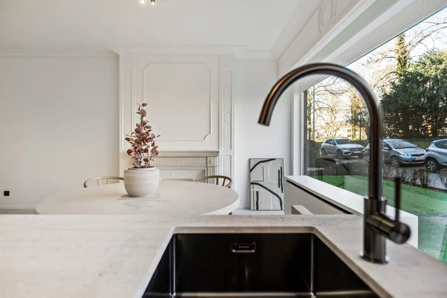 Luxueus gerenoveerd 3-slaapkamer appartement op toplocatie in Lier foto 6