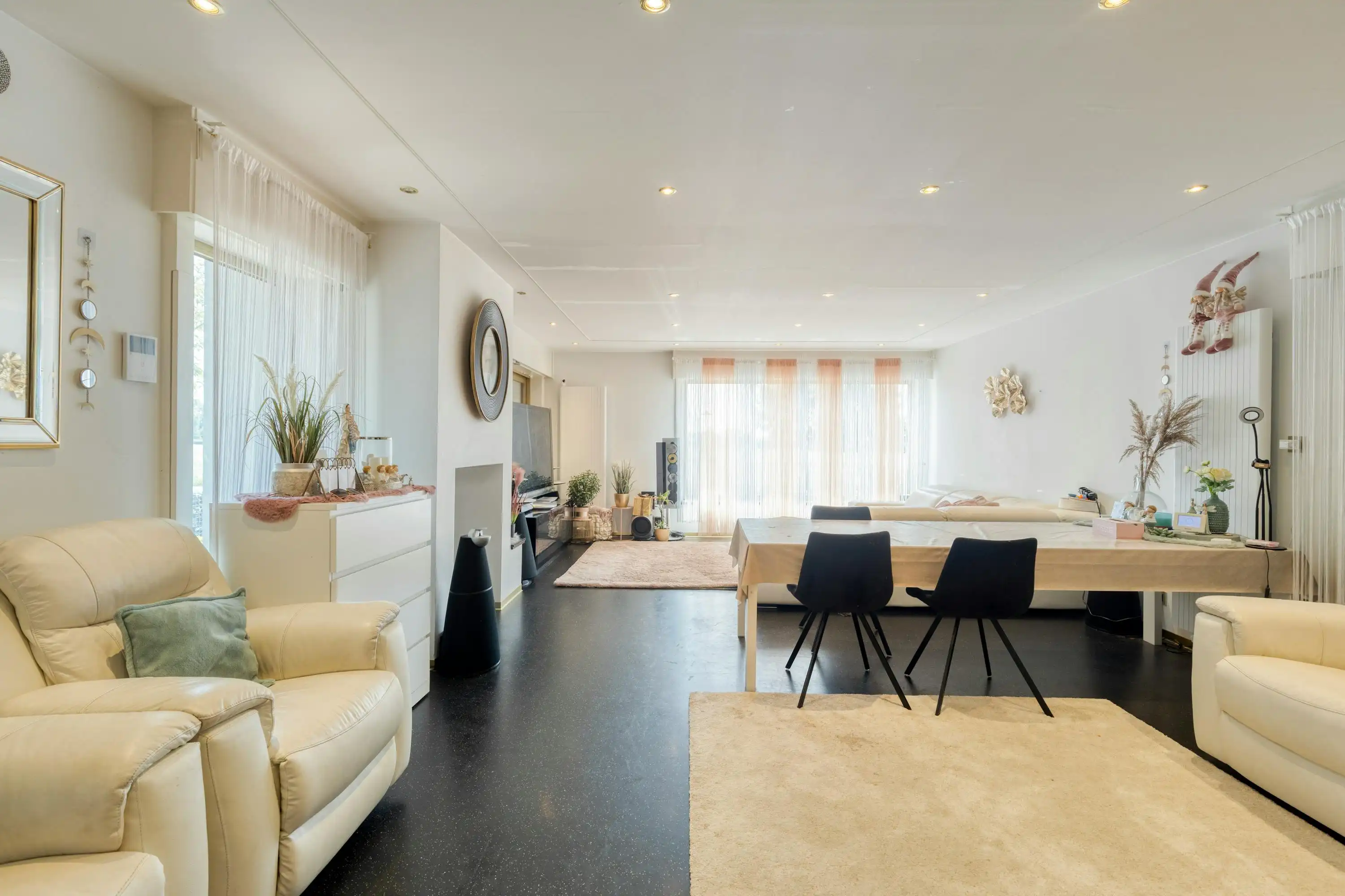 Ruime woning in bungalowstijl te koop in Aartrijke foto 4
