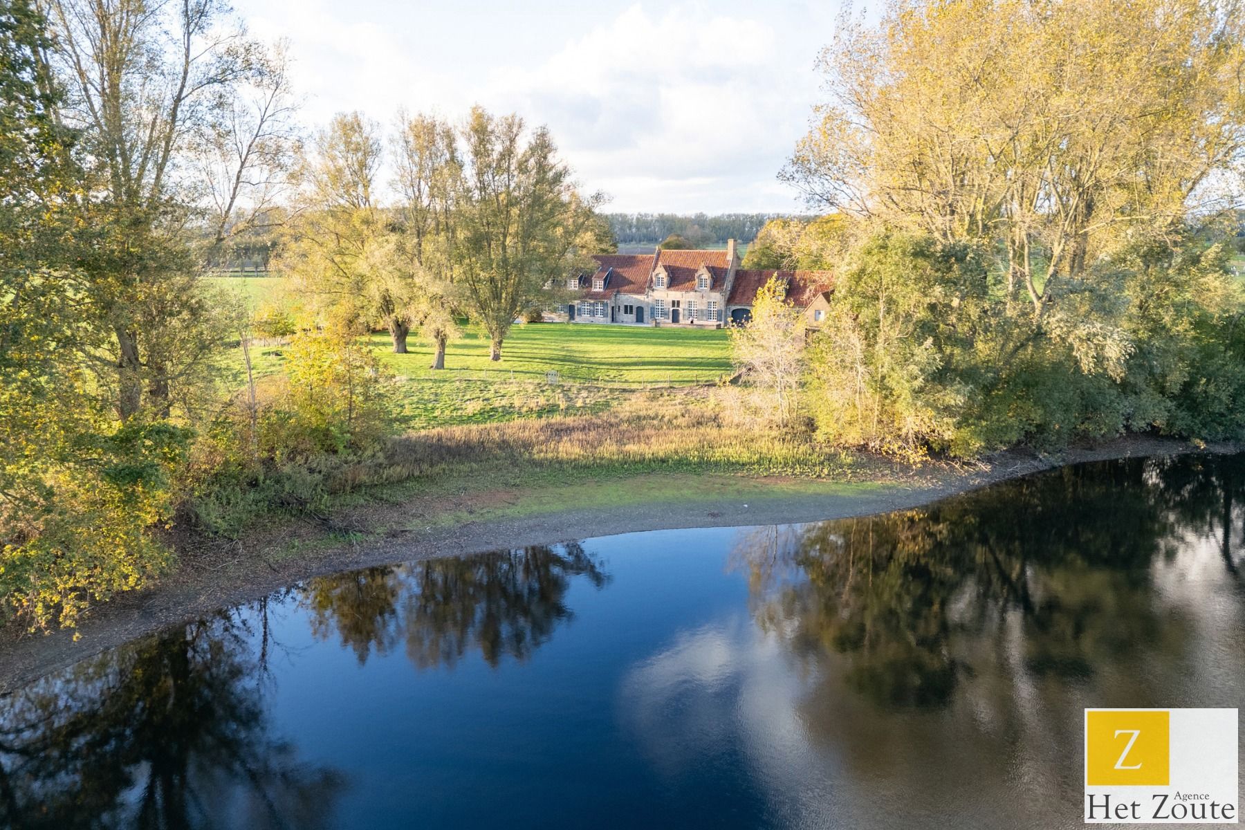 Hoofdfoto van de publicatie: Uitzonderlijk landhuis te Damme