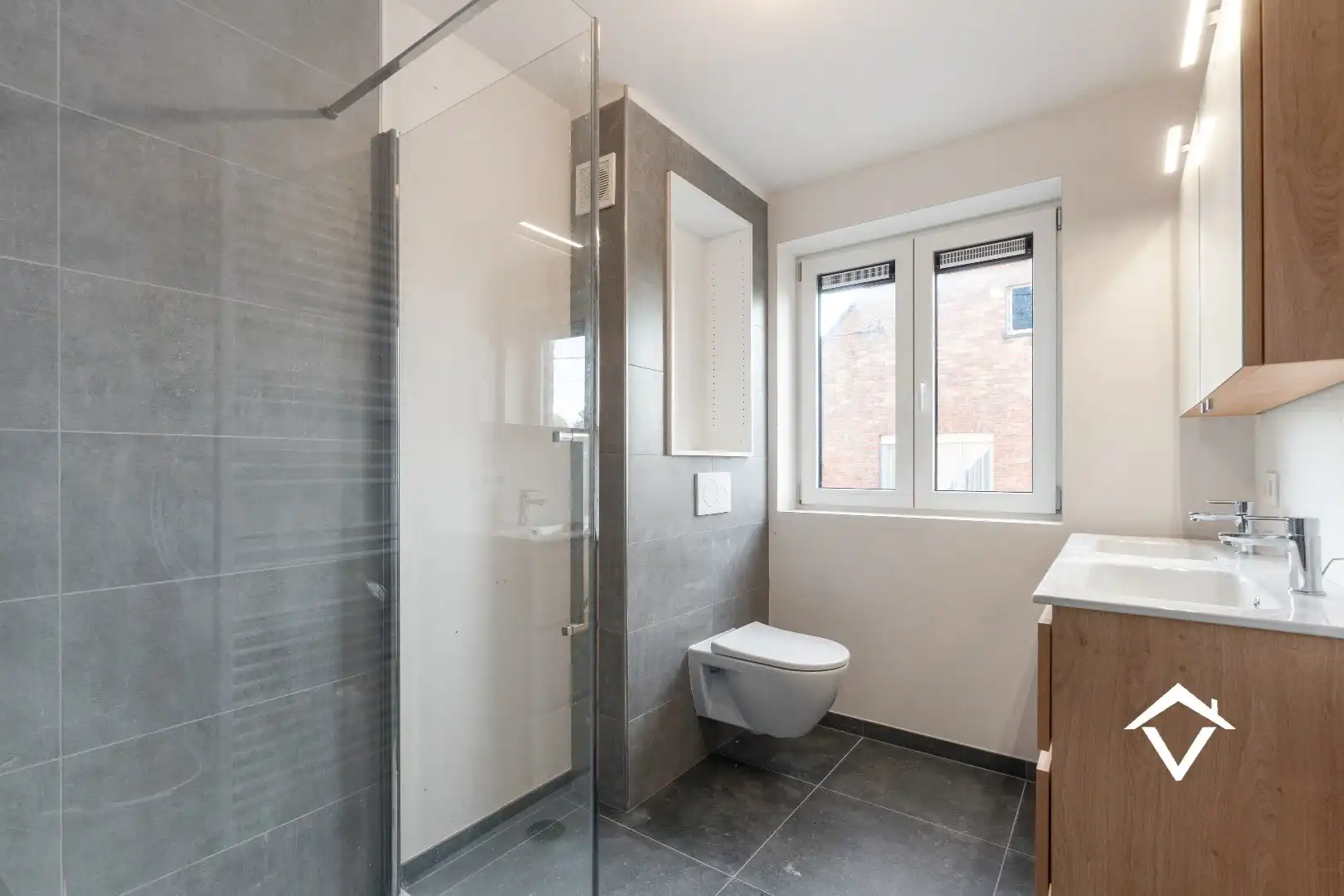 Ruime, energiezuinige gezinswoning met 6 slaapkamers, carport en zuidgerichte tuin foto 18
