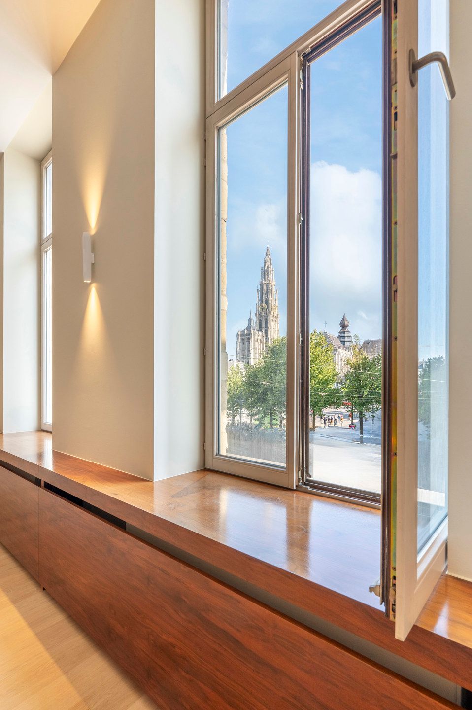 ANTWERPEN - Lichtrijke appartement met terras aan de Groenplaats  foto 2