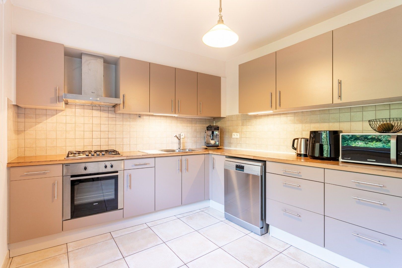 Recente kangoeroewoning met 4 slaapkamers, garage en tuin in een doodlopende straat foto 9