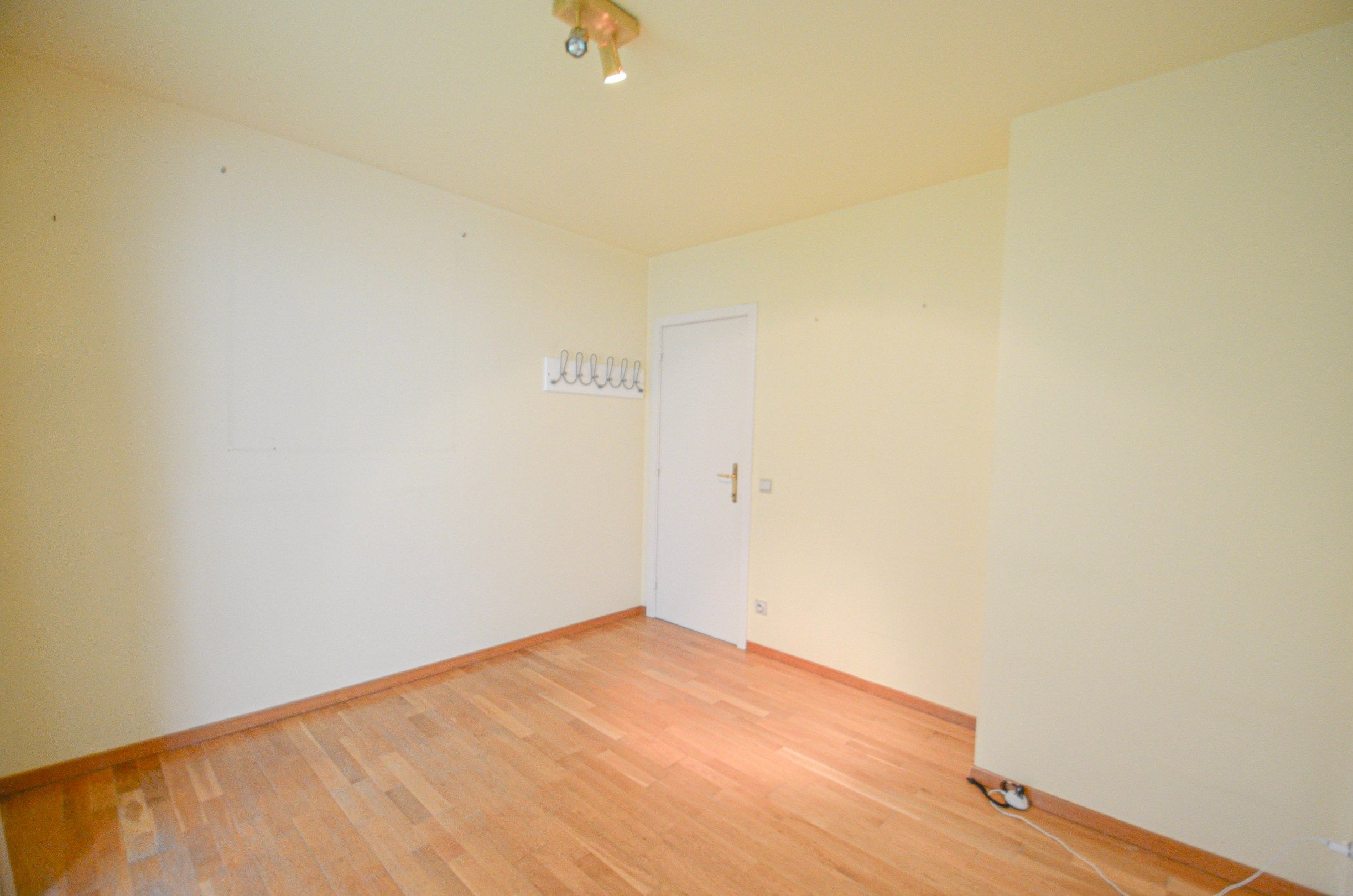 Lichtrijk hoekappartement met ruime terrassen gelegen in een klein residentie. foto 13