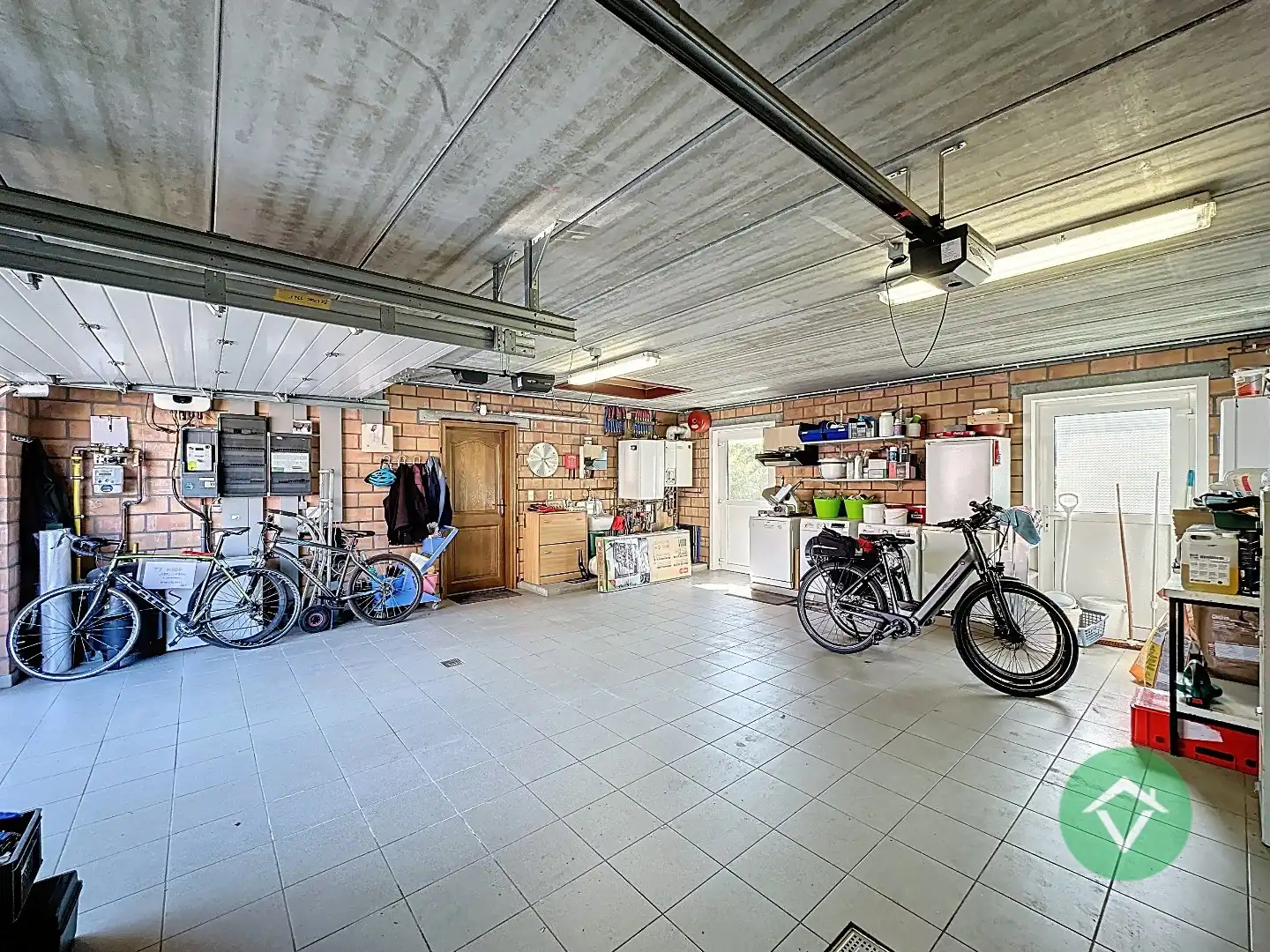Ruime gezinswoning met dubbele garage in Koekelare foto 16