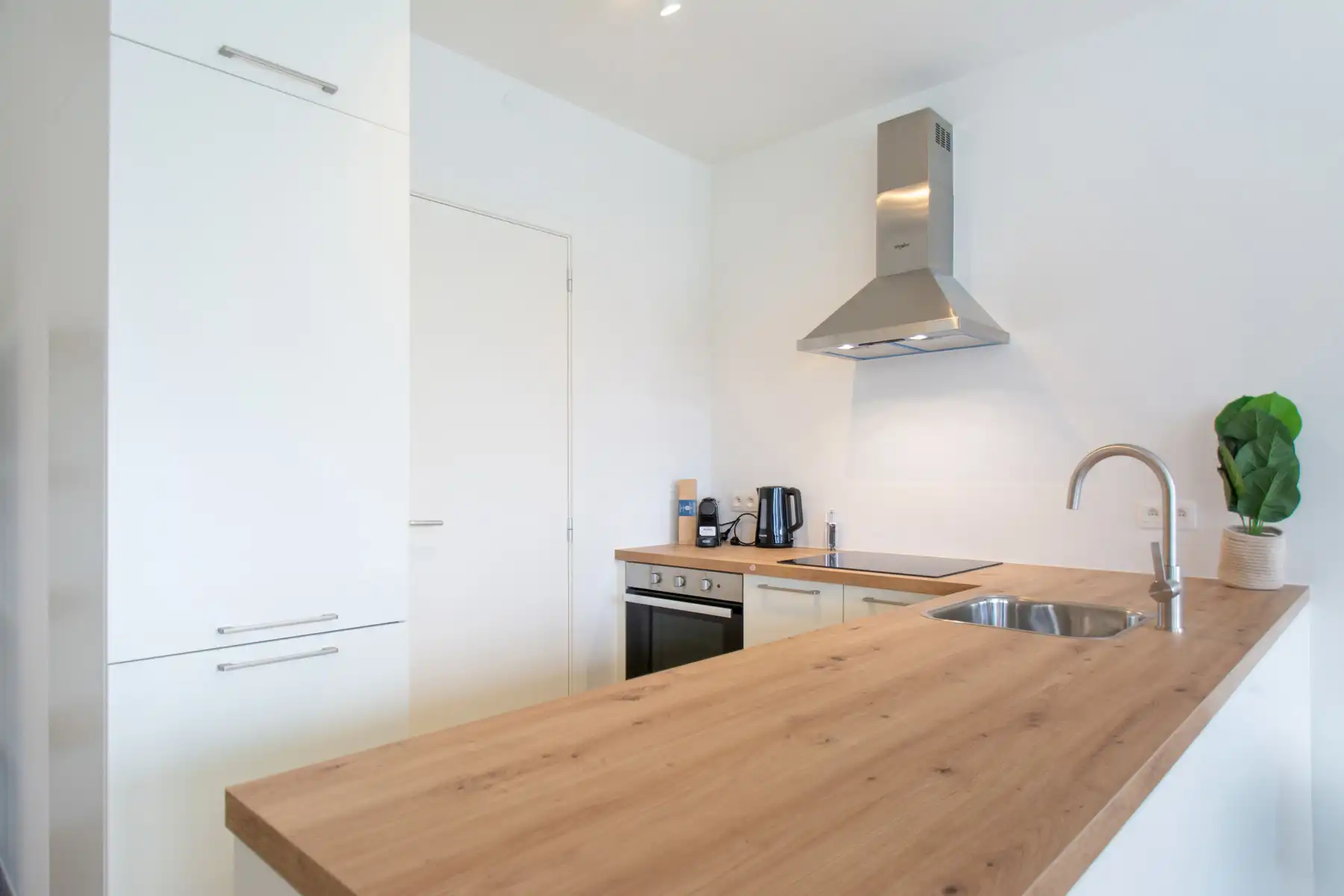 Prachtig gemeubeld 1- kamer appartement met mooi terras foto 8