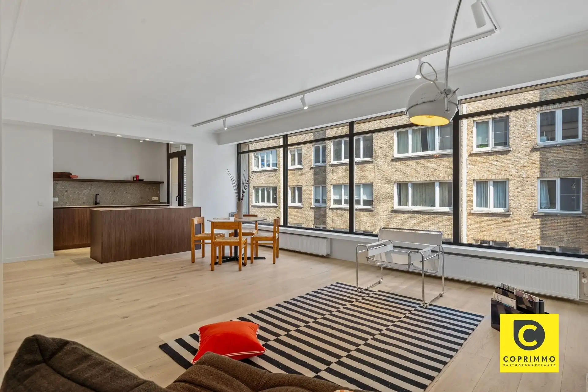 Gerenoveerd pareltje met 3 slpks en 2 terrassen in de Merode wijk! foto 3