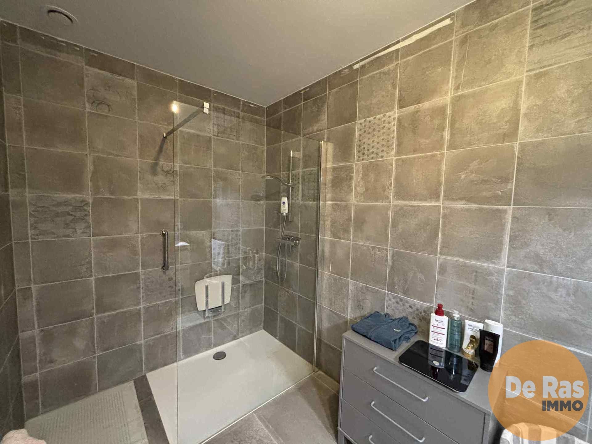 HERZELE - Recent appartement op rustige locatie foto 11