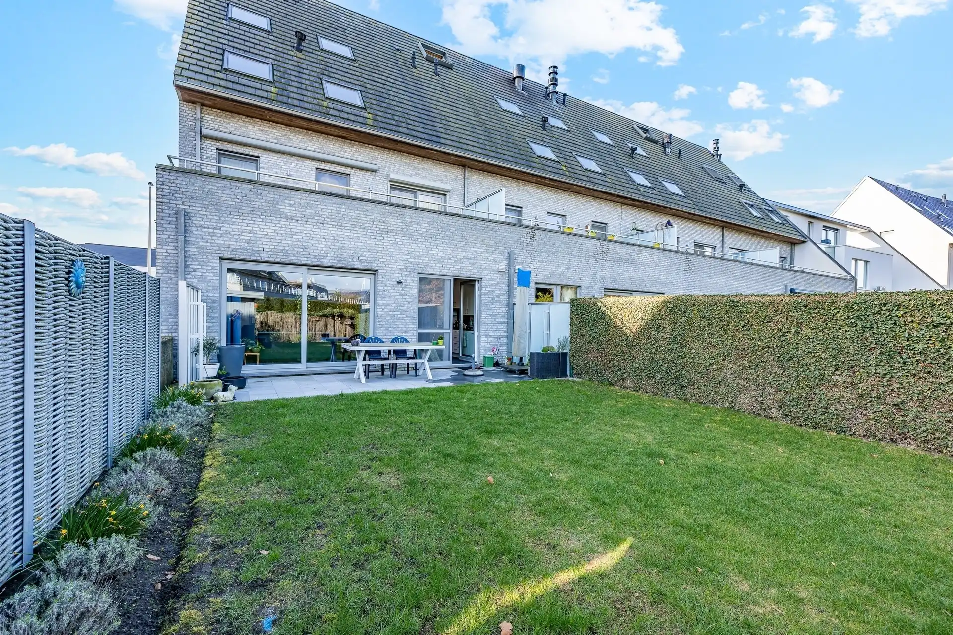 Topappartement met 2 slaapkamers en tuin! foto 4