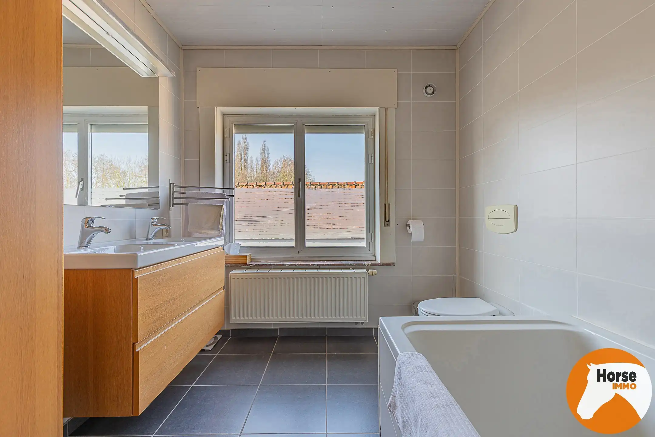 HELDERGEM - Gezellige woning met tuin, weide en stallen foto 18