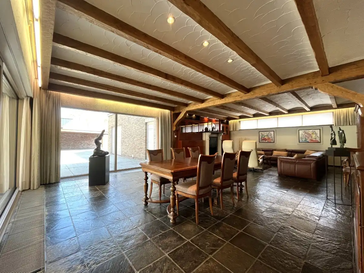 Langemark-Poelkapelle – Ruime hoekwoning met praktijkruimte en 3 garages foto 14