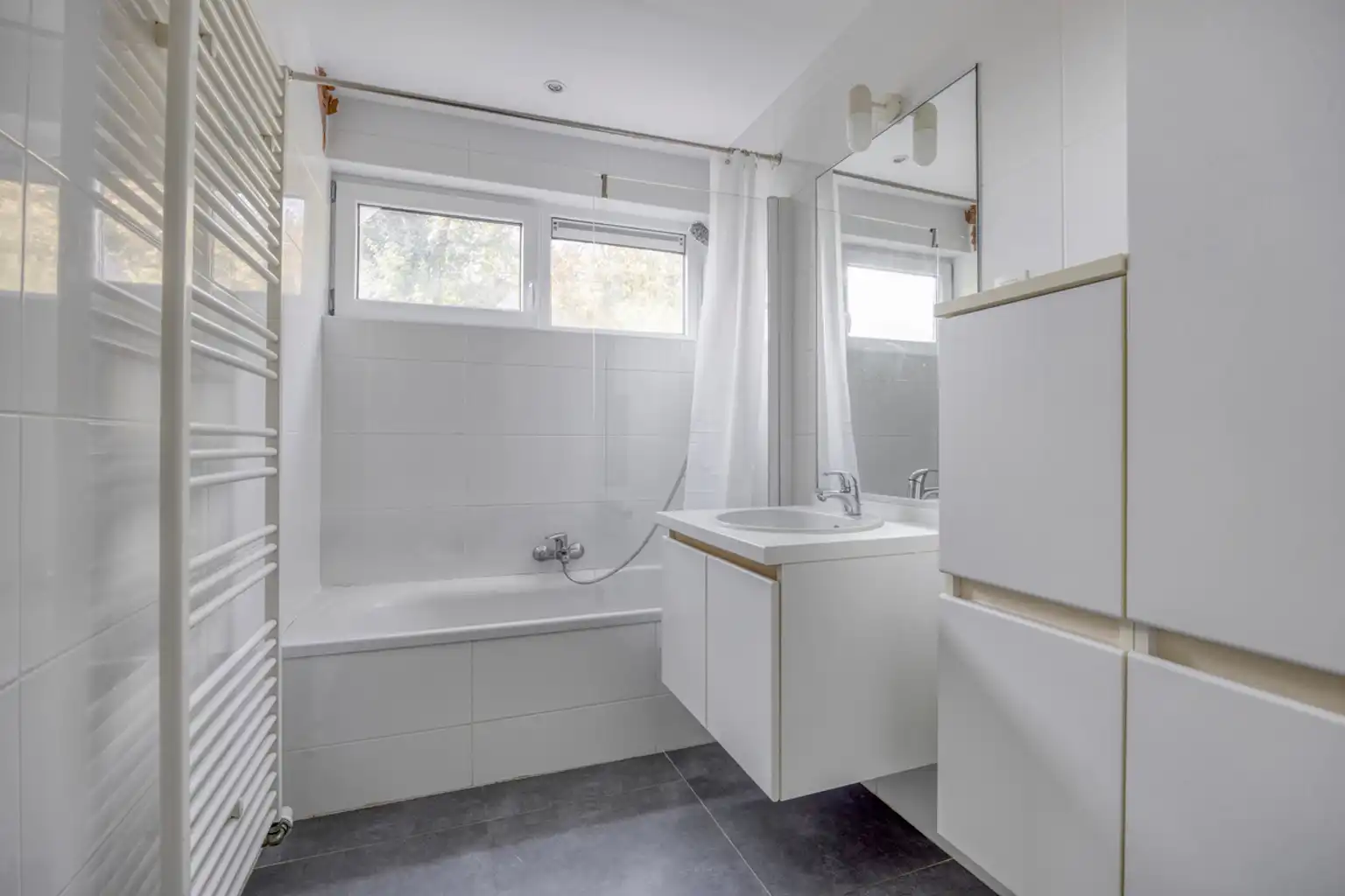 Instapklaar gelijkvloers appartement met eigen tuin foto 11