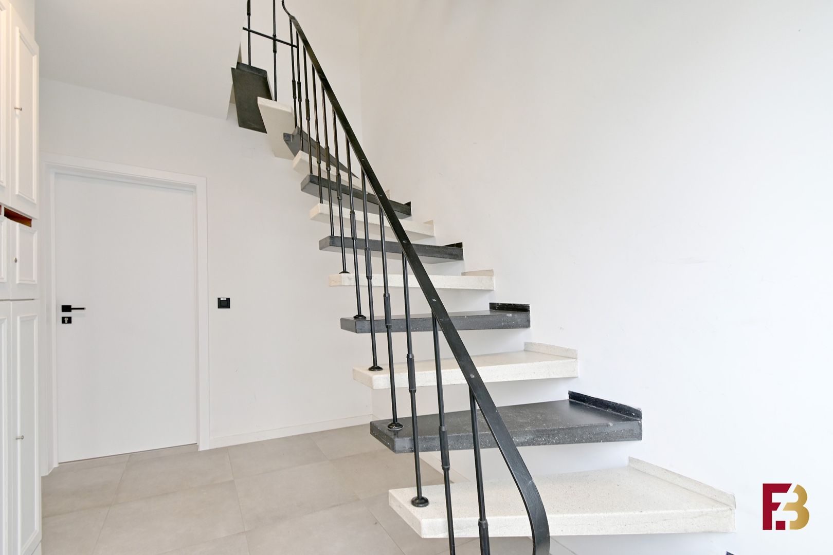 Gelijkvloersappartement met tuin en twee garages in hartje Zwijnaarde foto 16