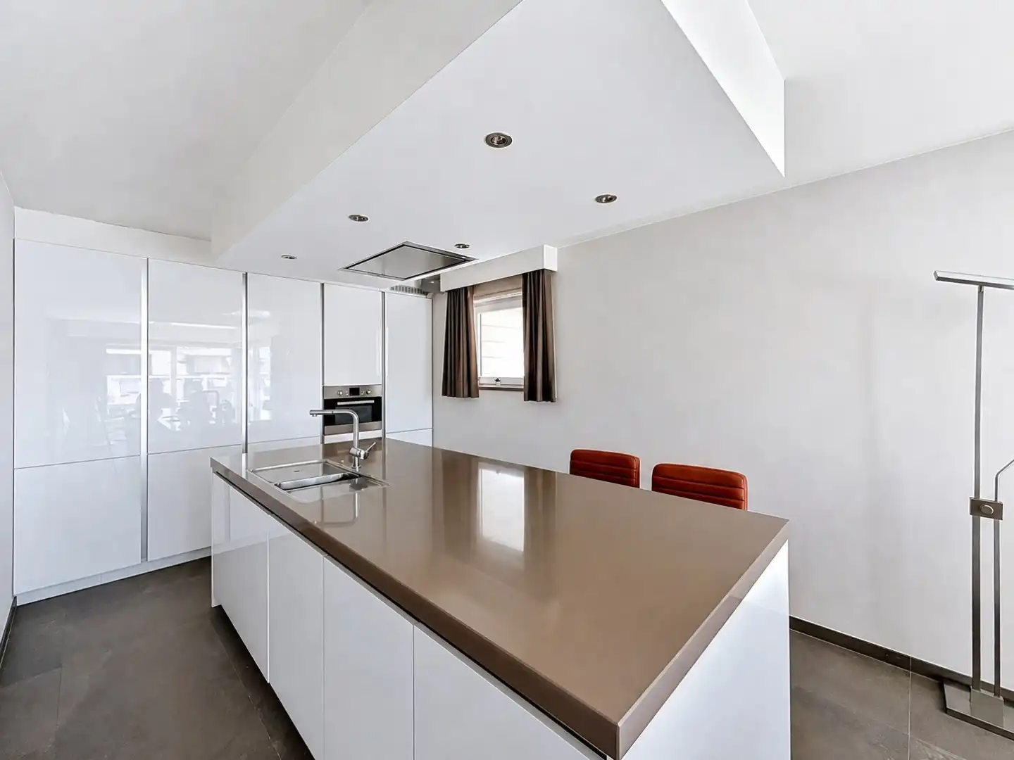 Duplex dakappartement met twee ruime terrassen op toplocatie aan het maritiem park te Nieuwpoort foto 9