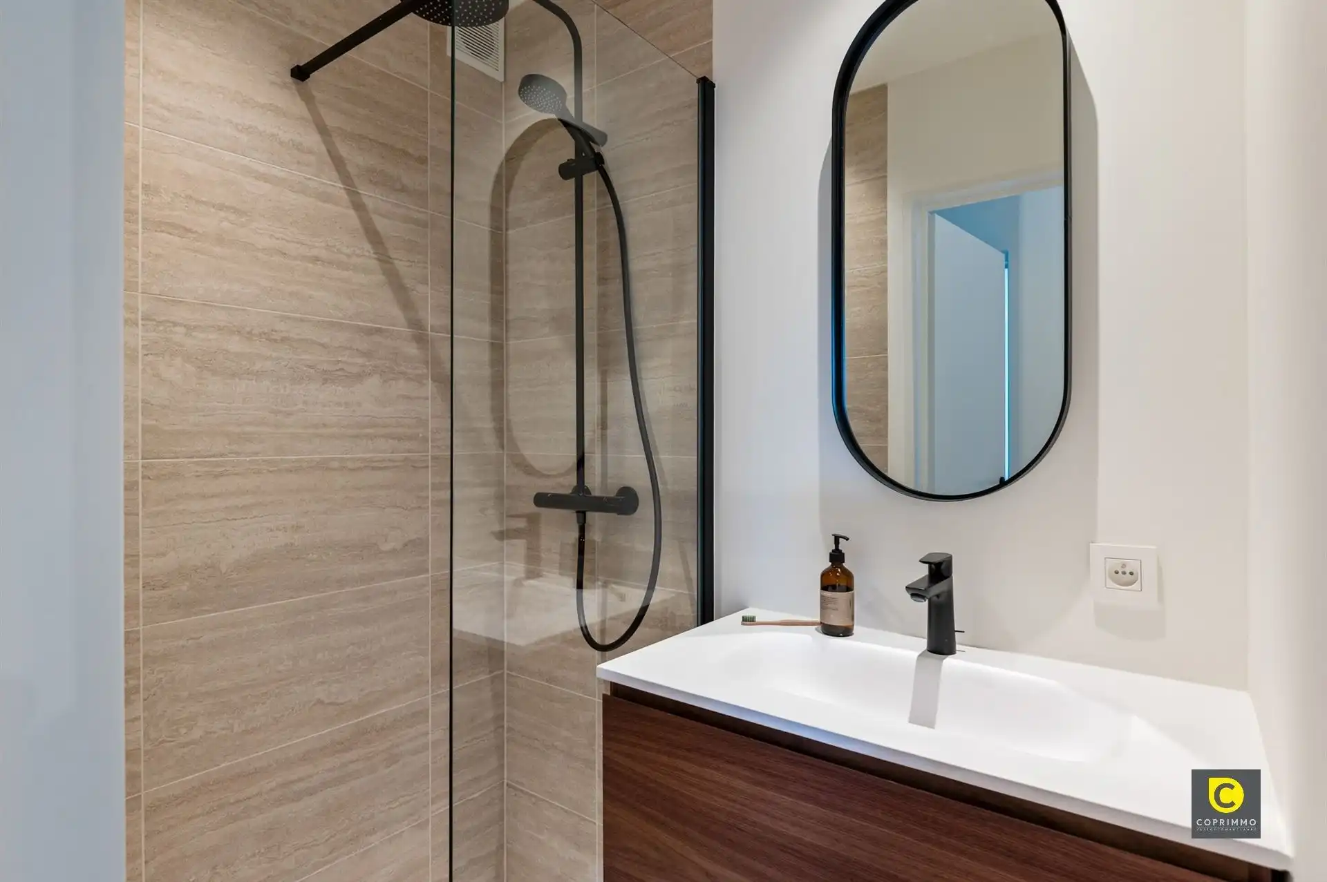 Luxueus gerenoveerd hoek-app foto 13