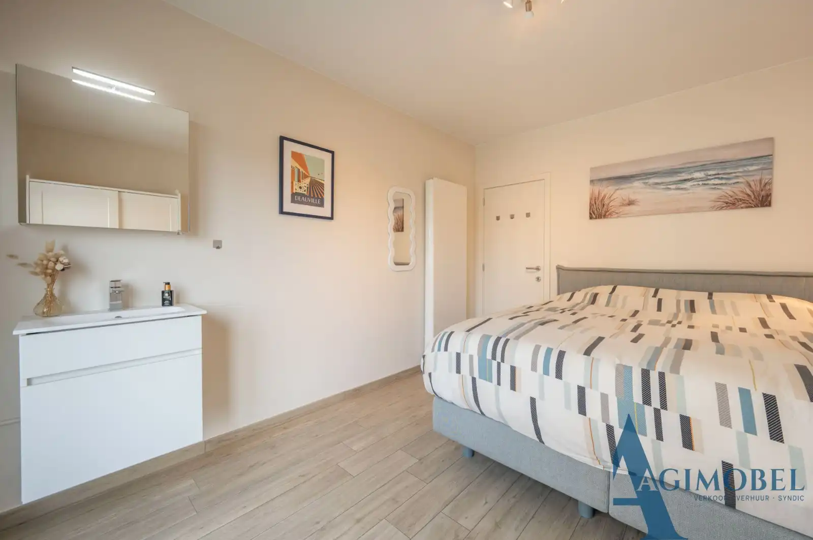 Instapklaar appartement met 3 slaapkamers op toplocatie in Duinbergen, vlakbij de Zeedijk. foto 7