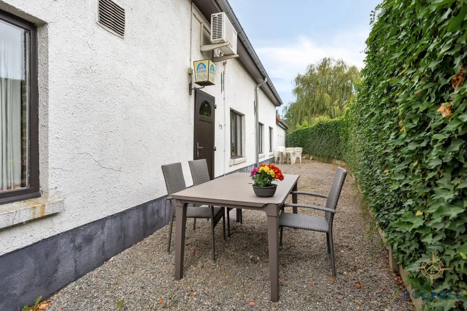 Goed gelegen taverne met woonst en grote parking foto 40