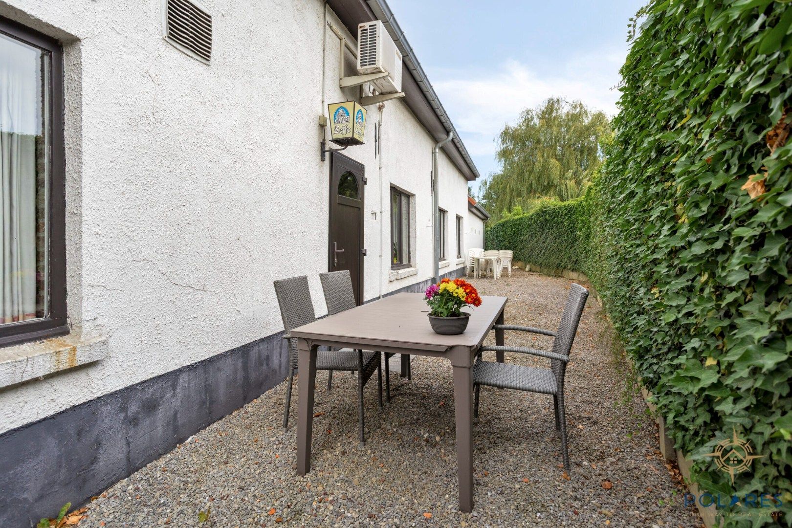 Goed gelegen taverne met woonst en grote parking foto 40