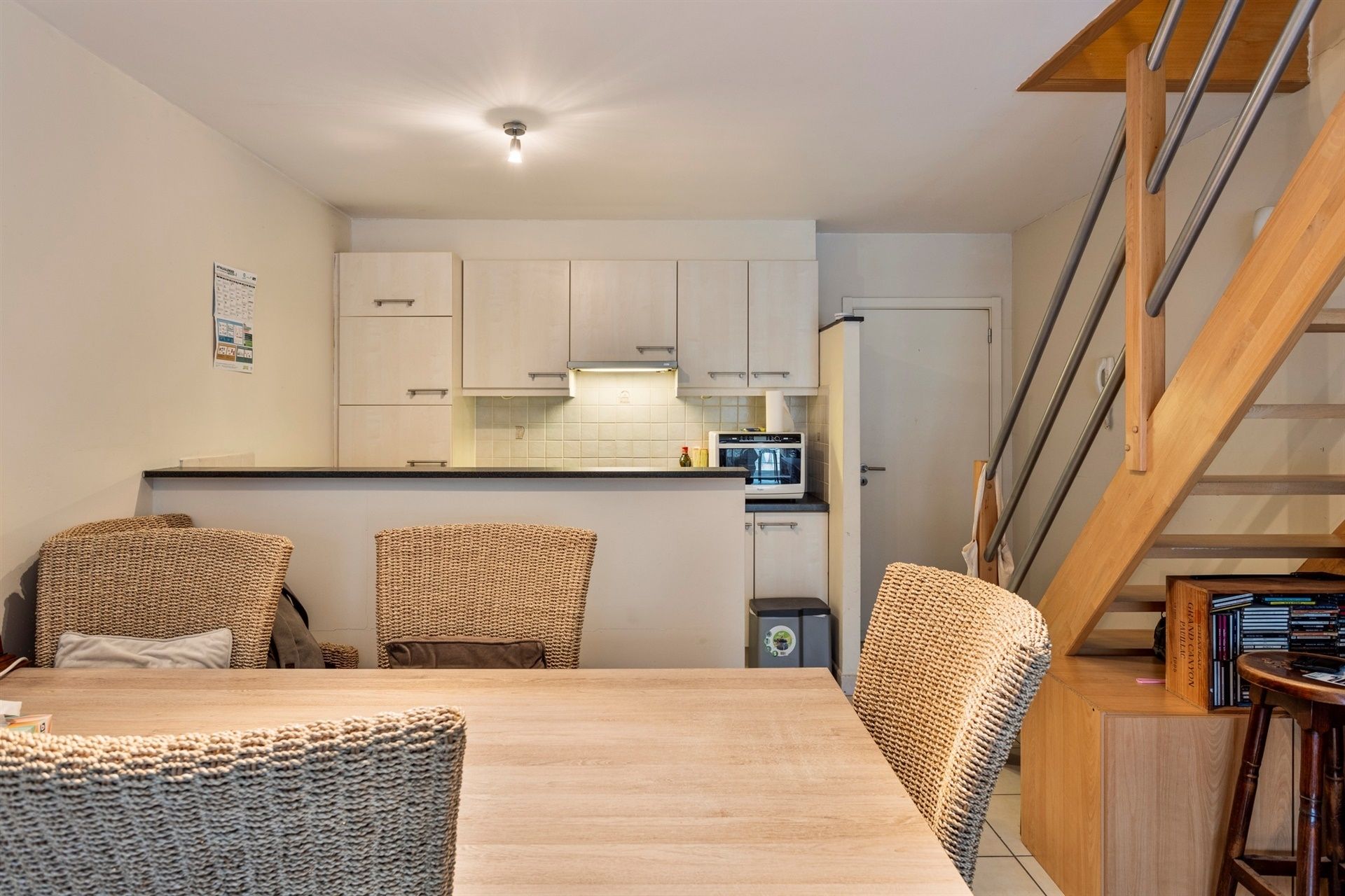 Duplex-appartement met extra zolderkamer + garagebox in het centrum! foto 2