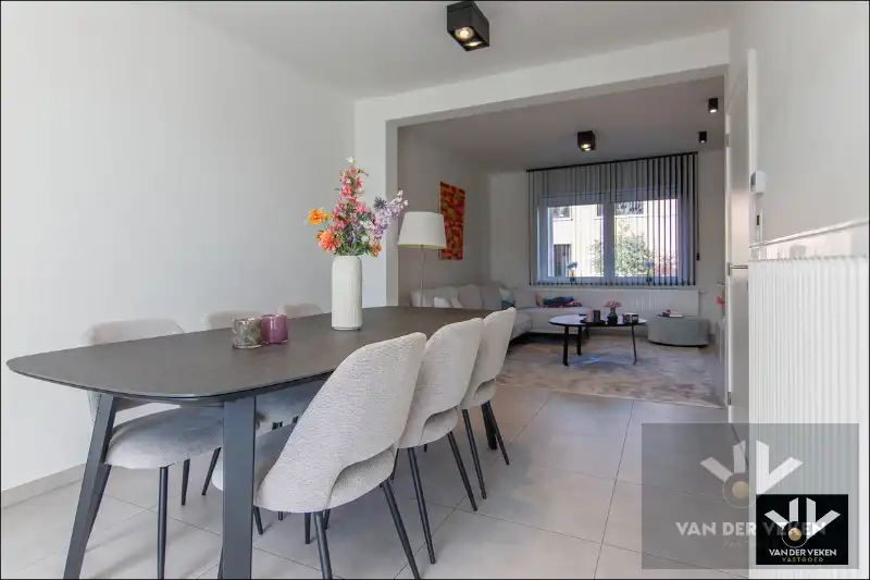 Volledig gerenoveerde en instapklare woning met gezellige stadstuin foto 5