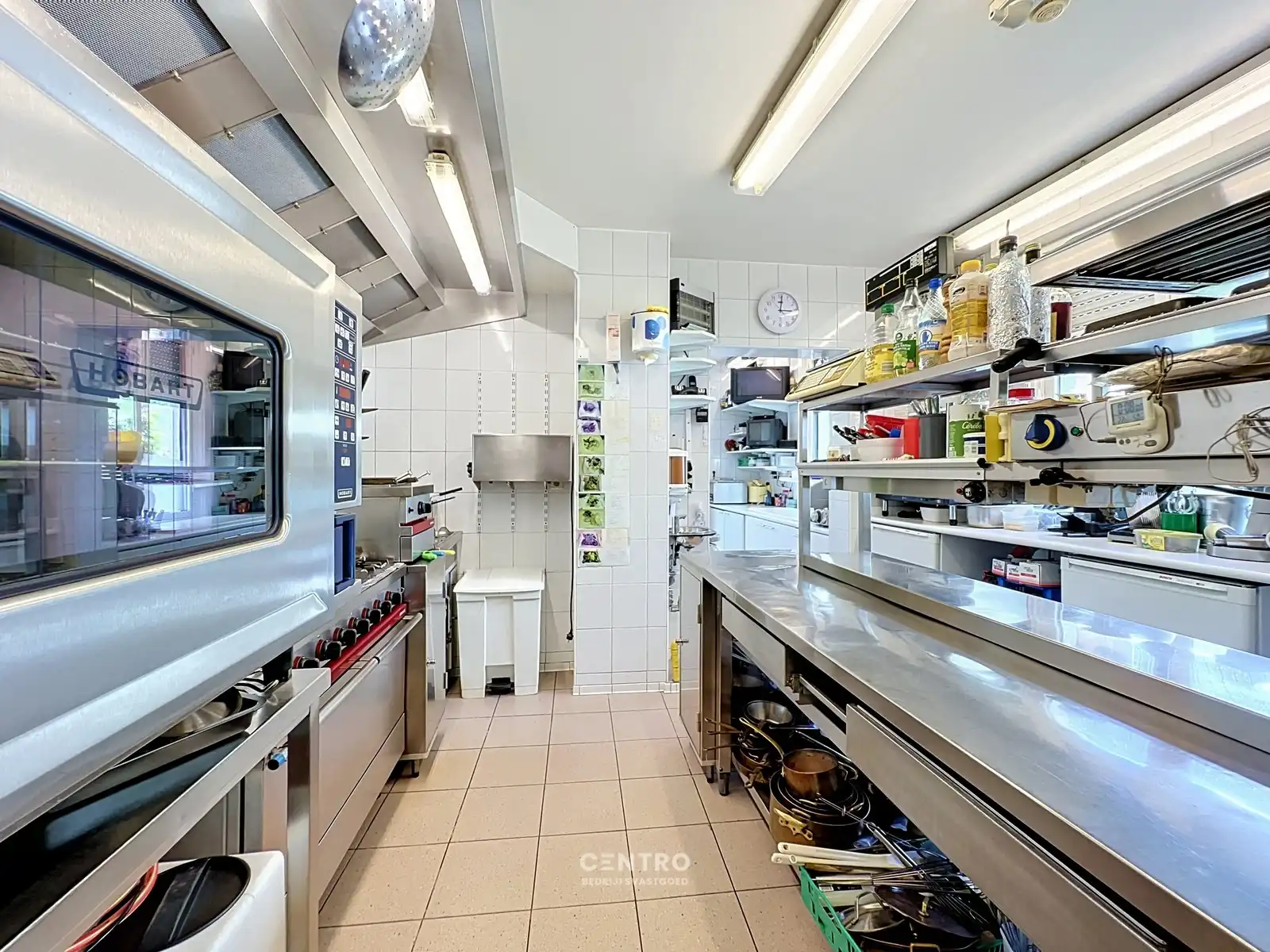Prachtig herenhuis (thans restaurant met woning) met parkeerterrein en 3 garages op 50m van de Markt van Ingelmunster! Uitbreiding met naastgelegen huis voor B&B mogelijk. foto 14