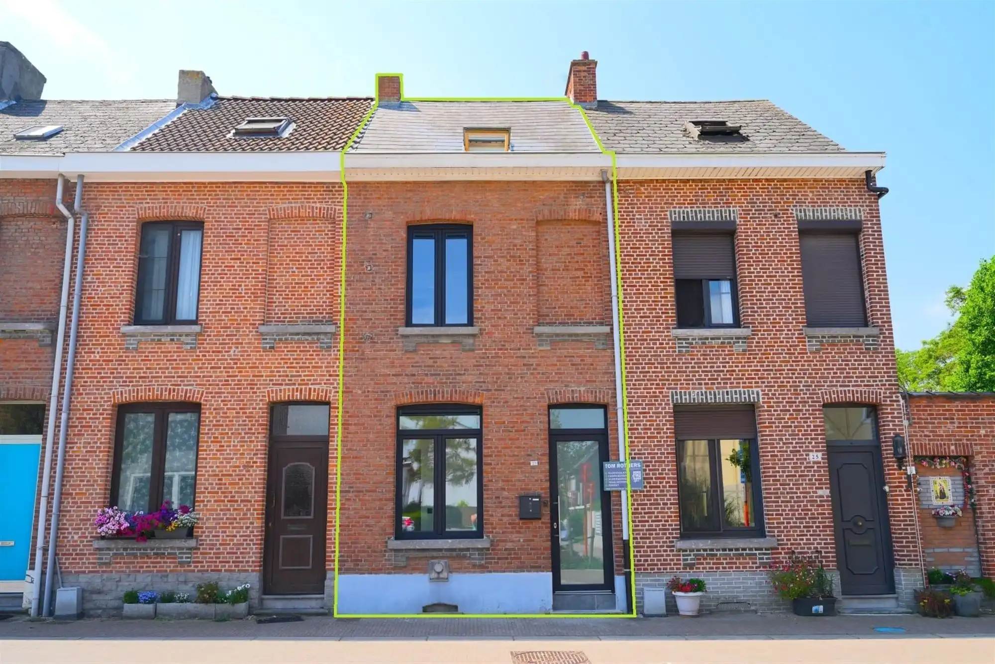 Gerenoveerde woning met drie slaapkamers en tuin foto {{pictureIndex}}