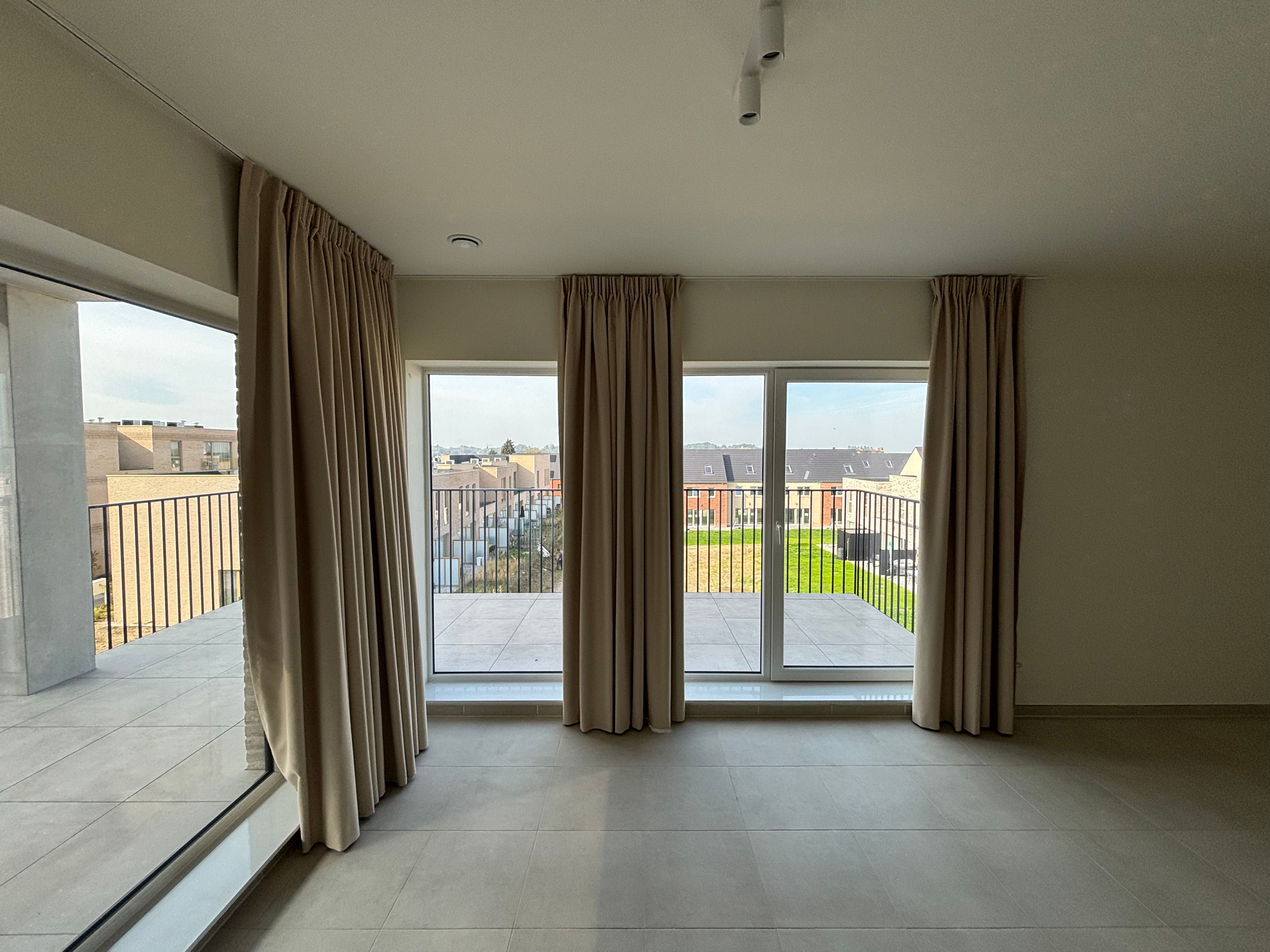 Nieuwbouw 1-slaapkamerappartement met bureau foto 15