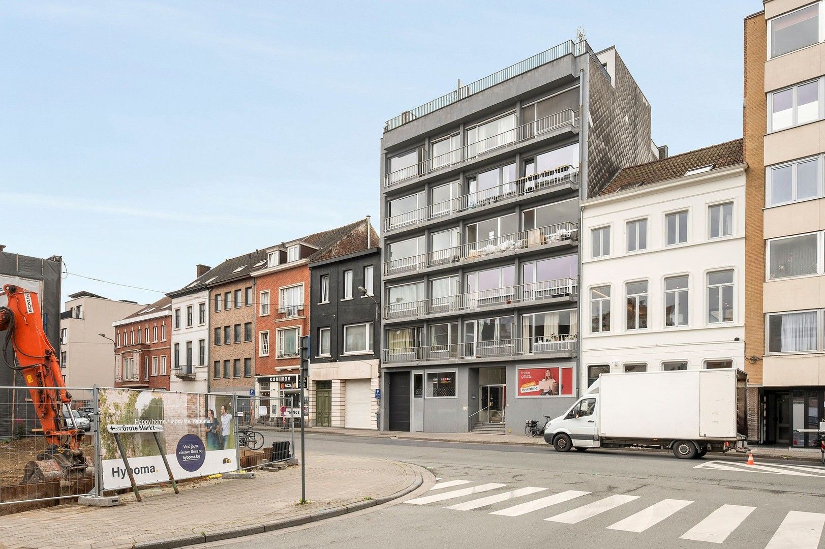 Energiezuinig en gezellig verhuurd appartement met 2 slaapkamers en balkon achteraan nabij het station van Kortrijk foto 12