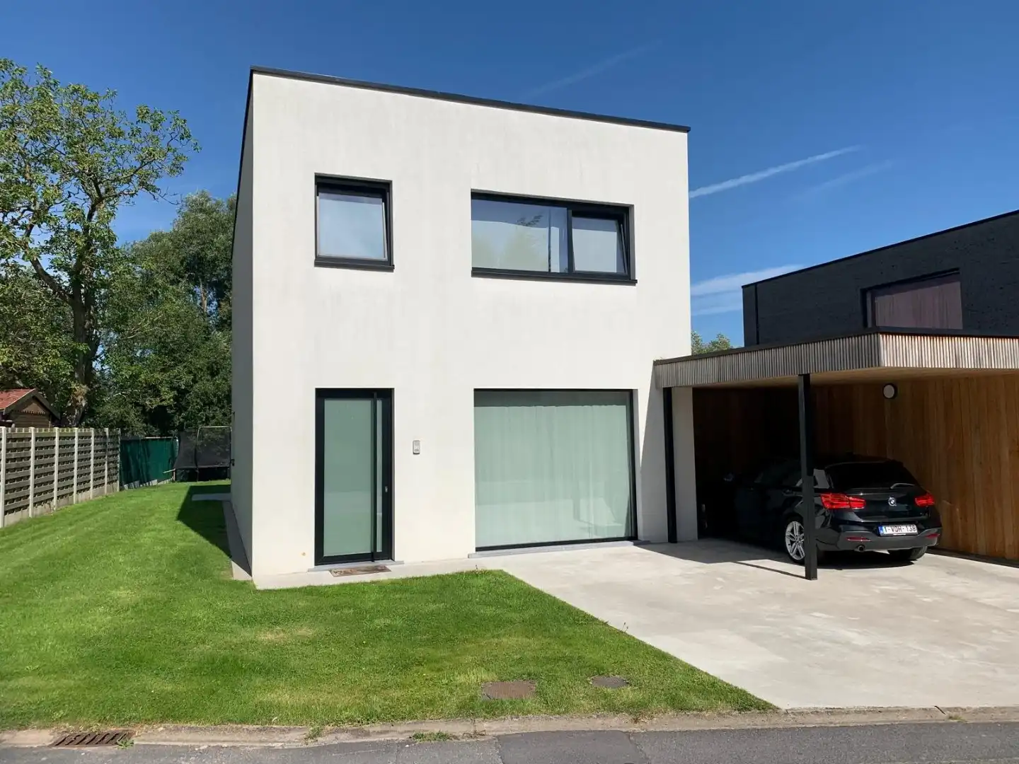 Ruime moderne woning met tuin foto 2