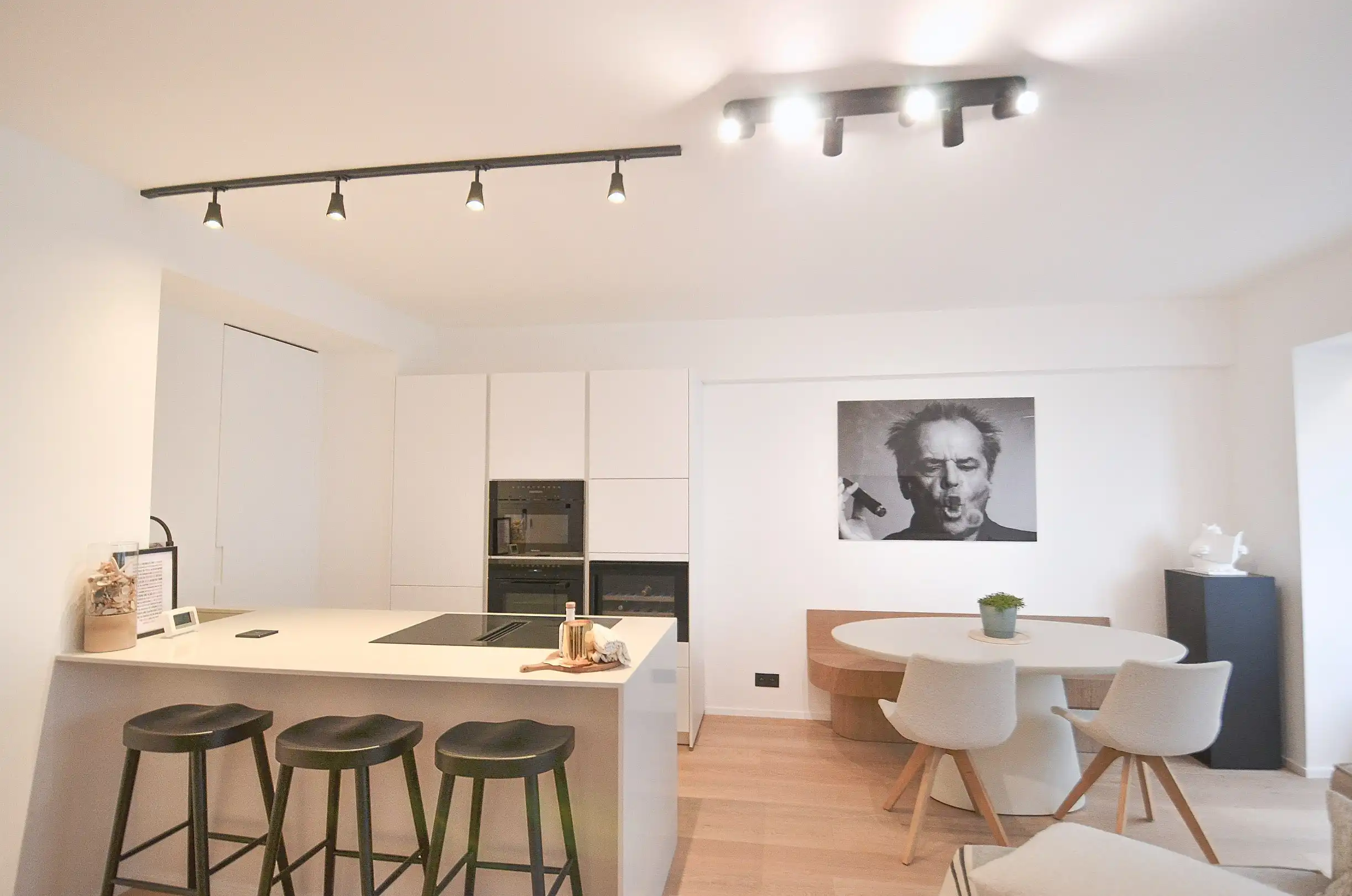 Volledig gerenoveerd appartement met een mooi zeezicht gelegen tussen het Driehoeksplein en Albertplein. foto 5