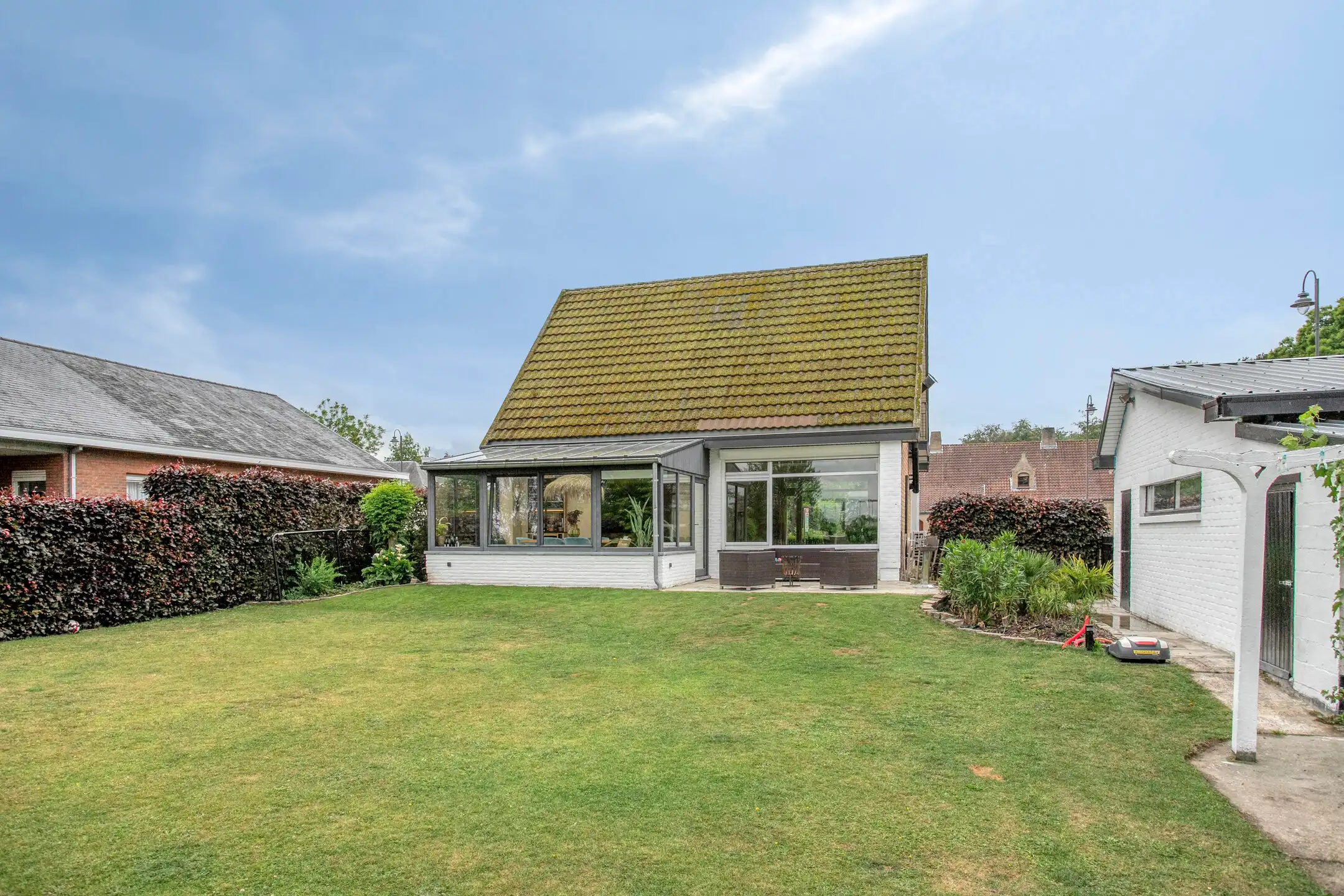 Volledig gerenoveerde vrijstaande woning met garage foto 28